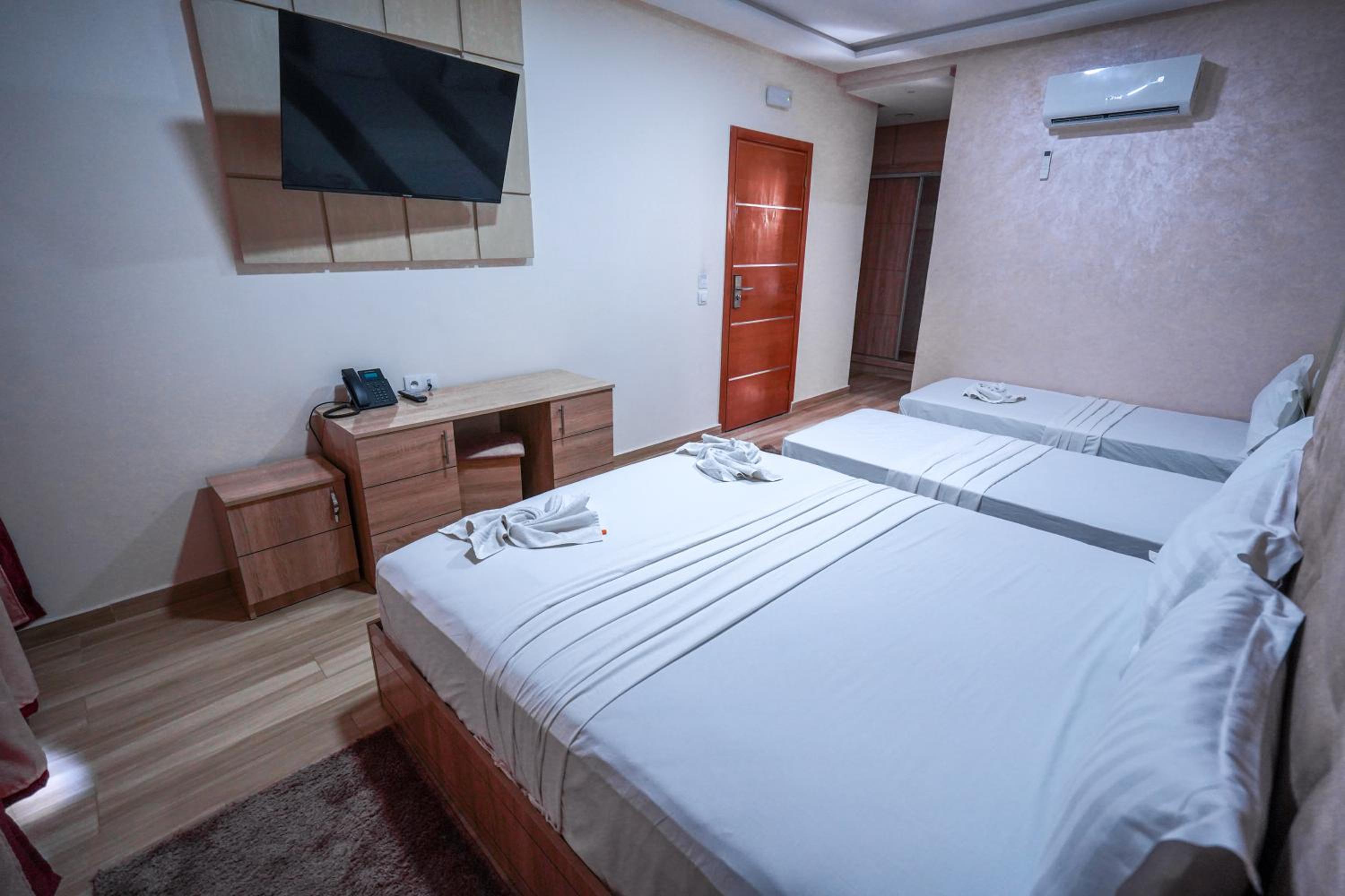 Deluxe Quadruple Room - Photo 2