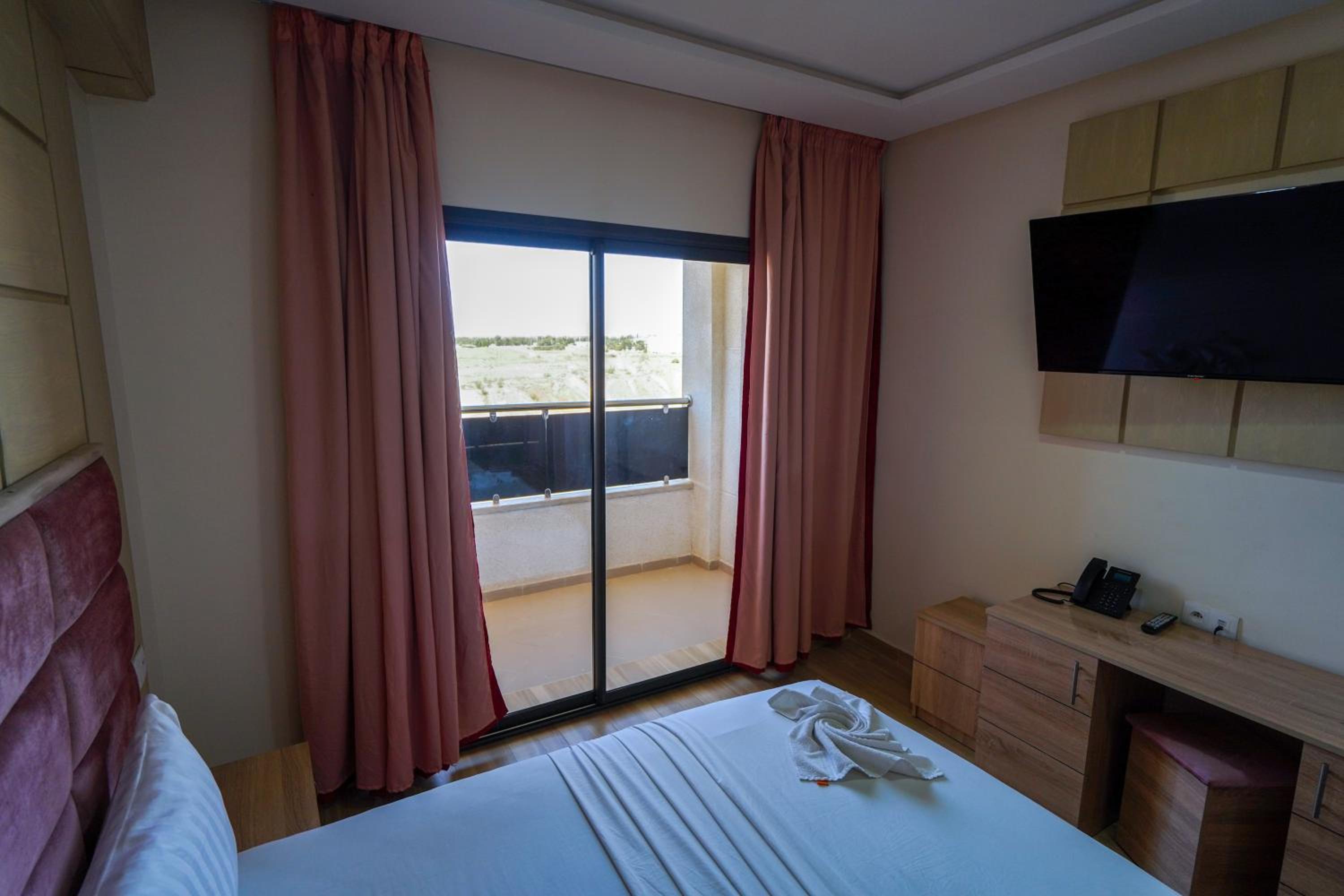 Deluxe Quadruple Room - Photo 1
