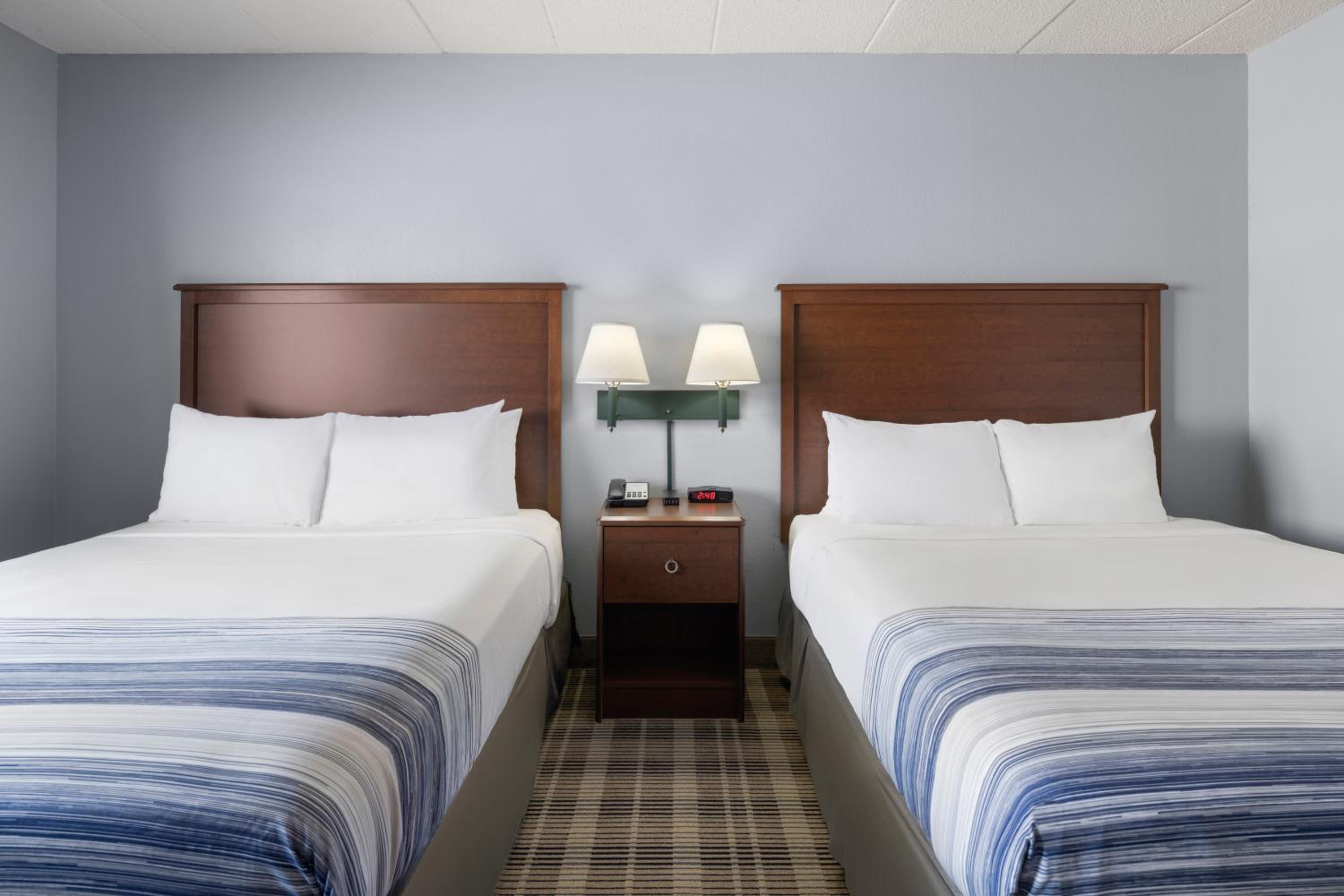 Deluxe Queen Room - Mobility Access/Non-Smoking photo 3