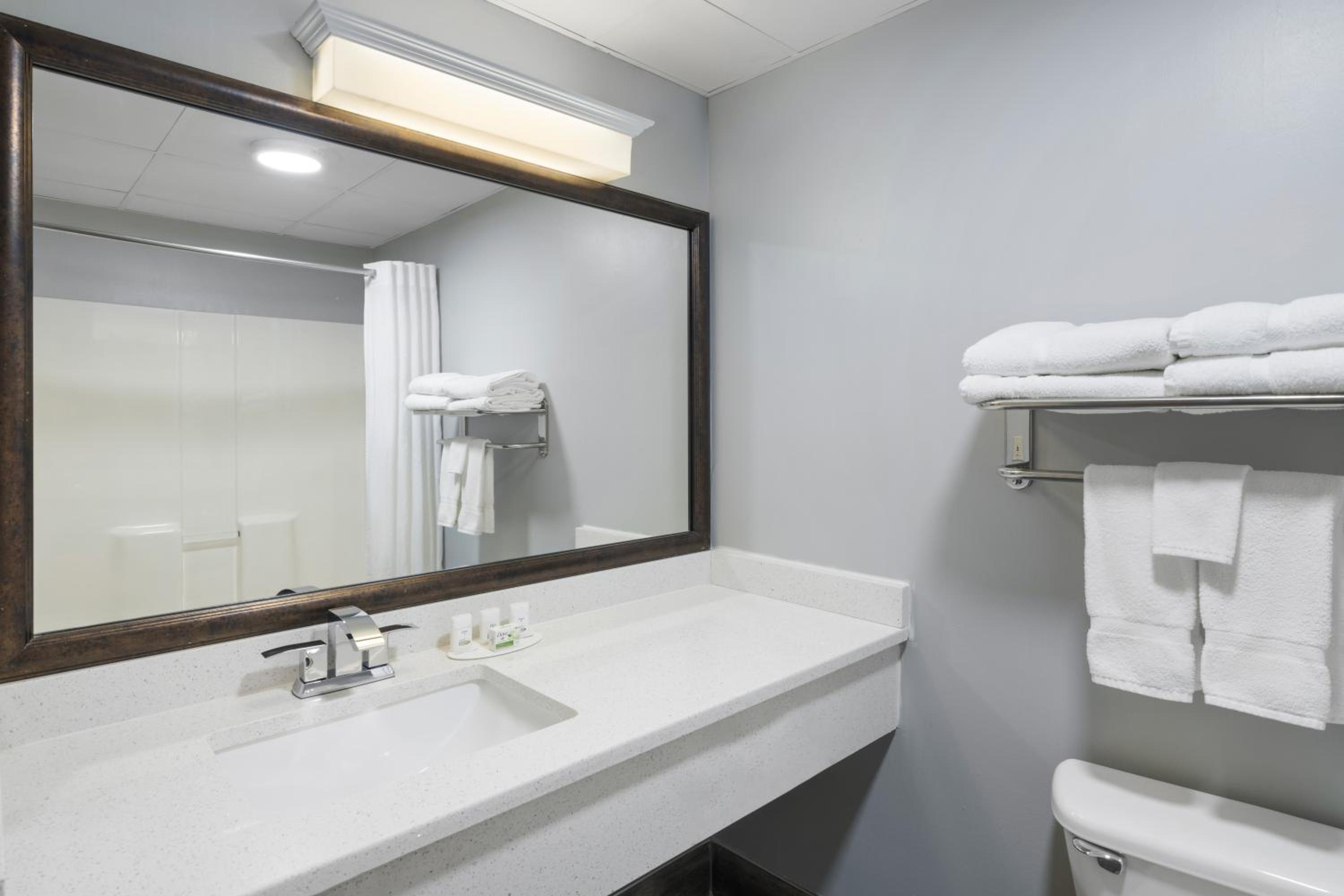 Deluxe Queen Room with Two Queen Beds - Non-Smoking