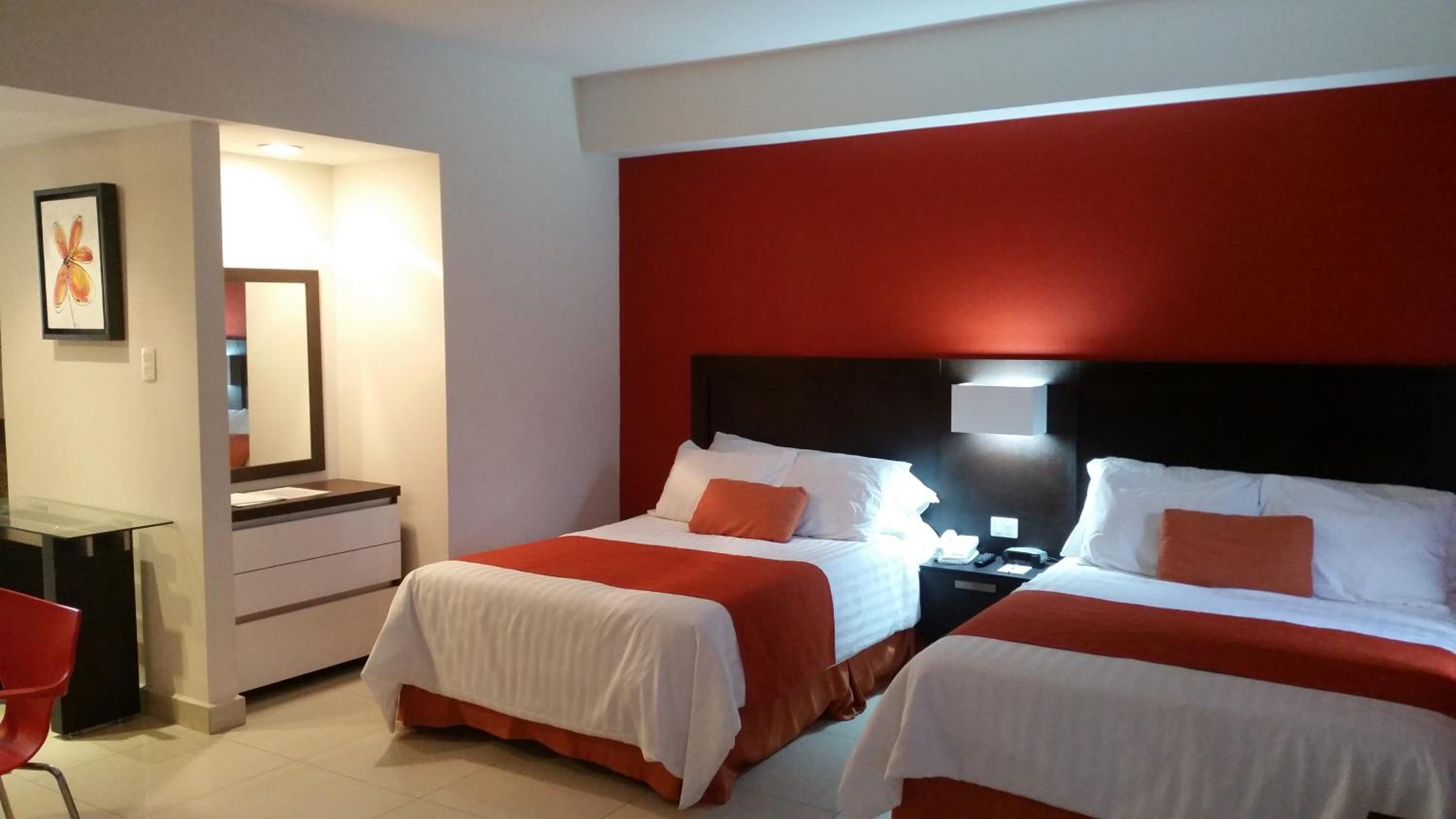 Deluxe Suite - Photo 6