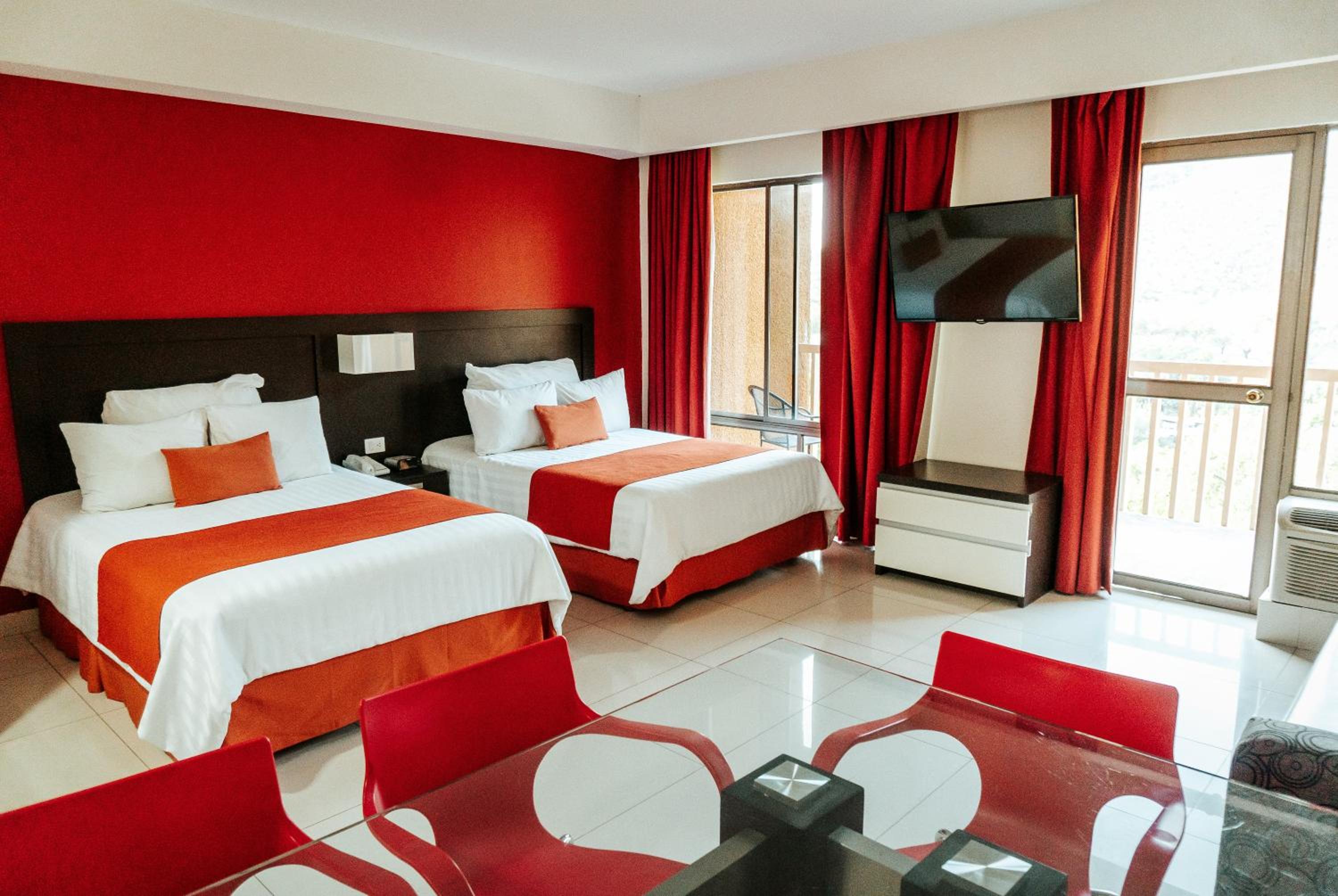 Deluxe Suite - Photo 3