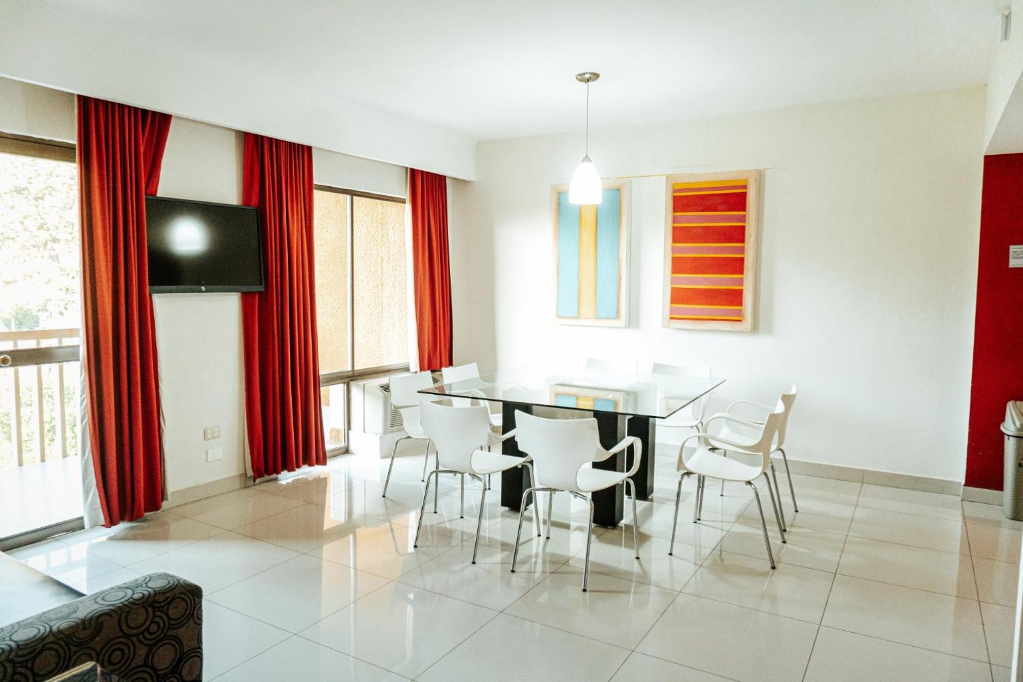 Deluxe Family Suite - Photo 3