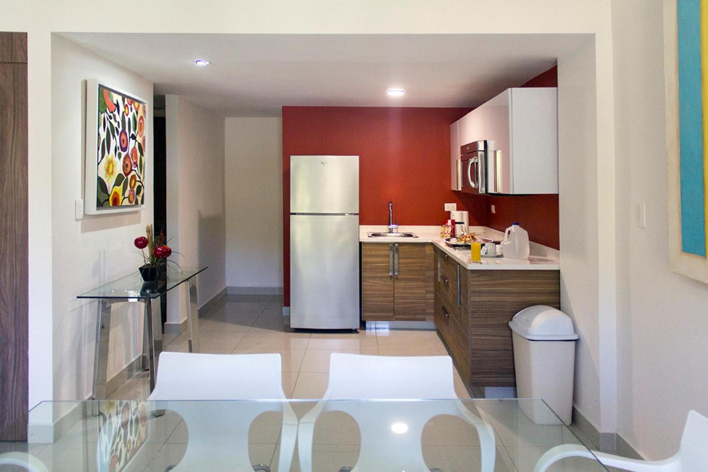 Deluxe Family Suite - Photo 2