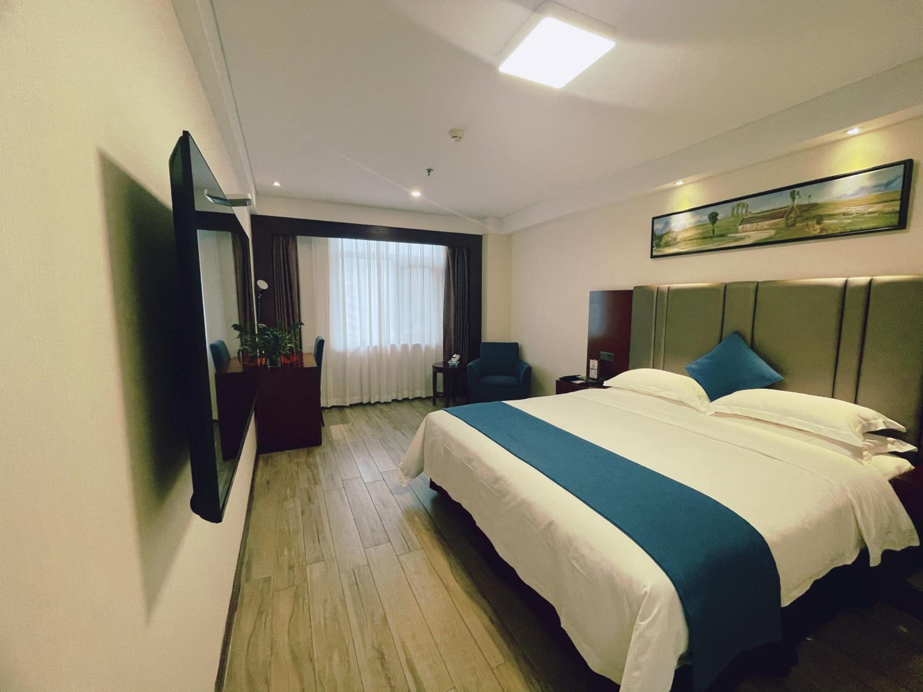 Standard Queen Room