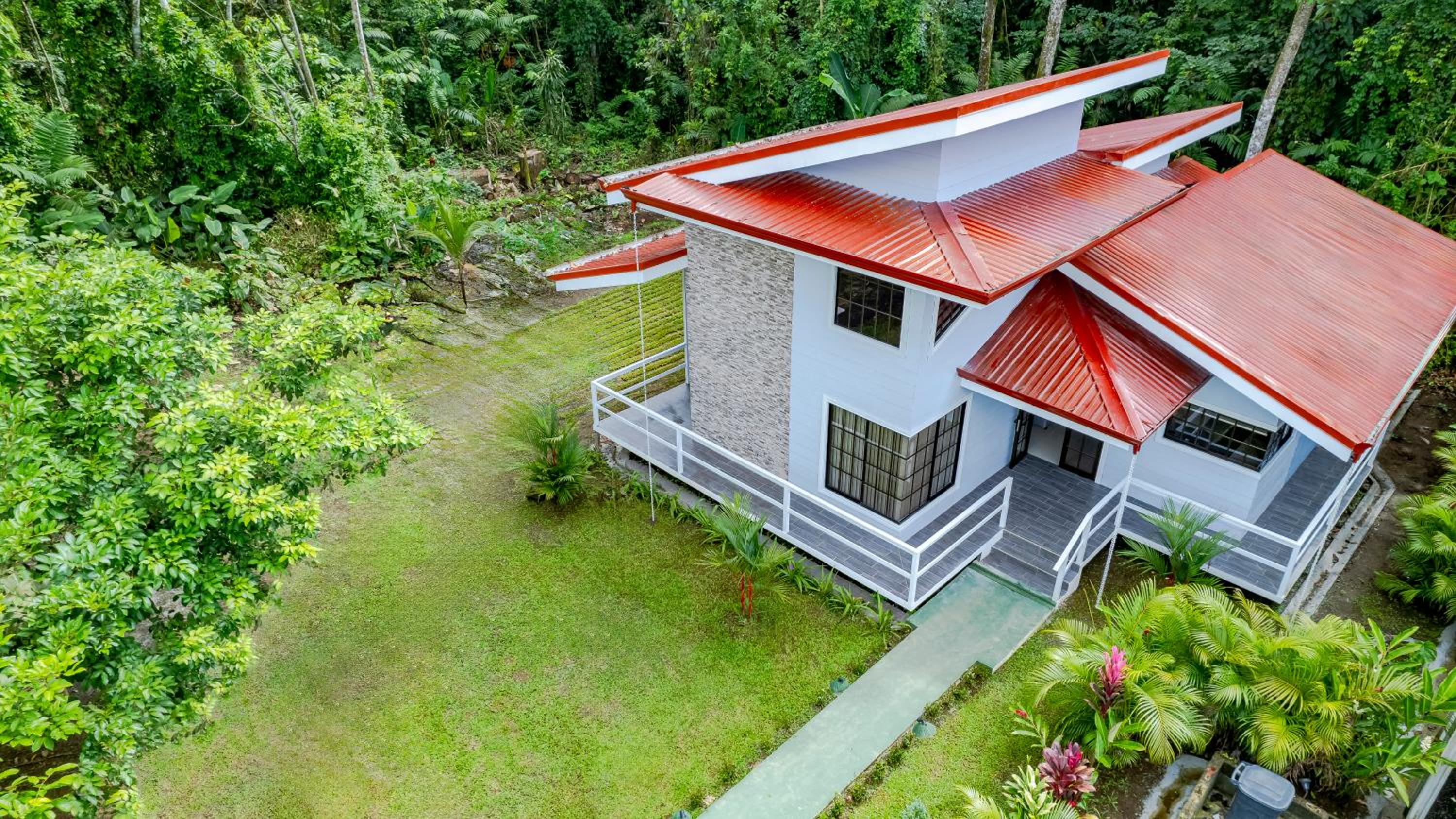 Three-Bedroom House photo 3