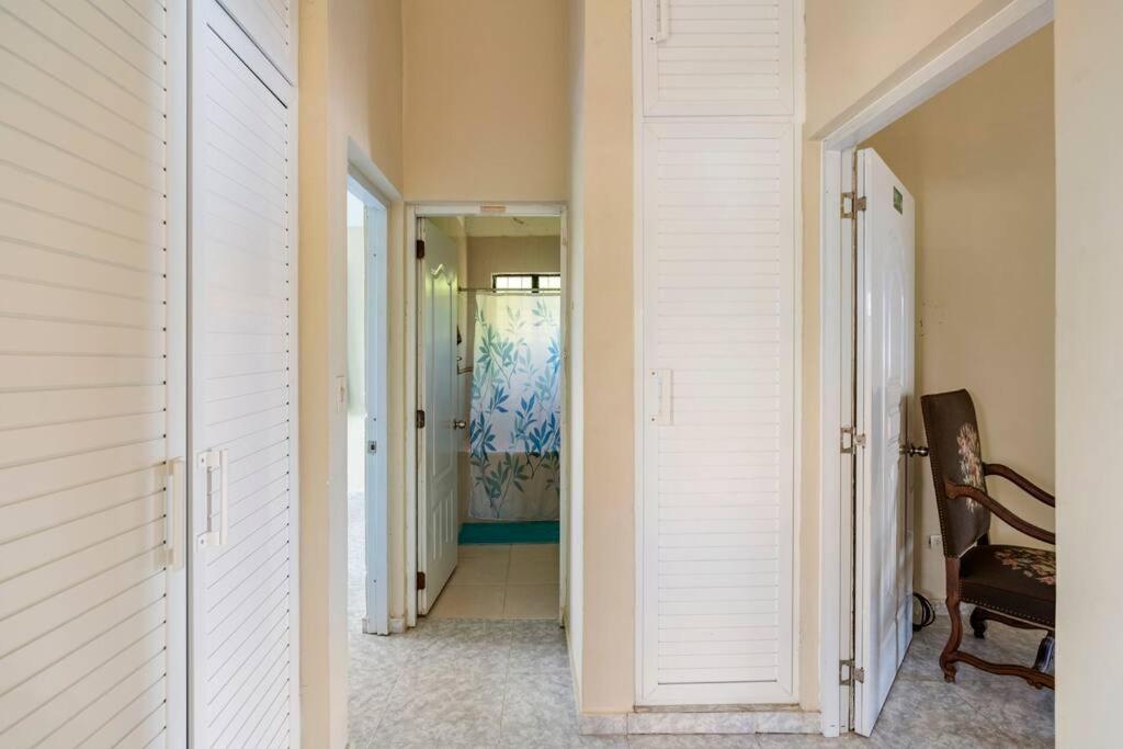 Five-Bedroom House photo 3