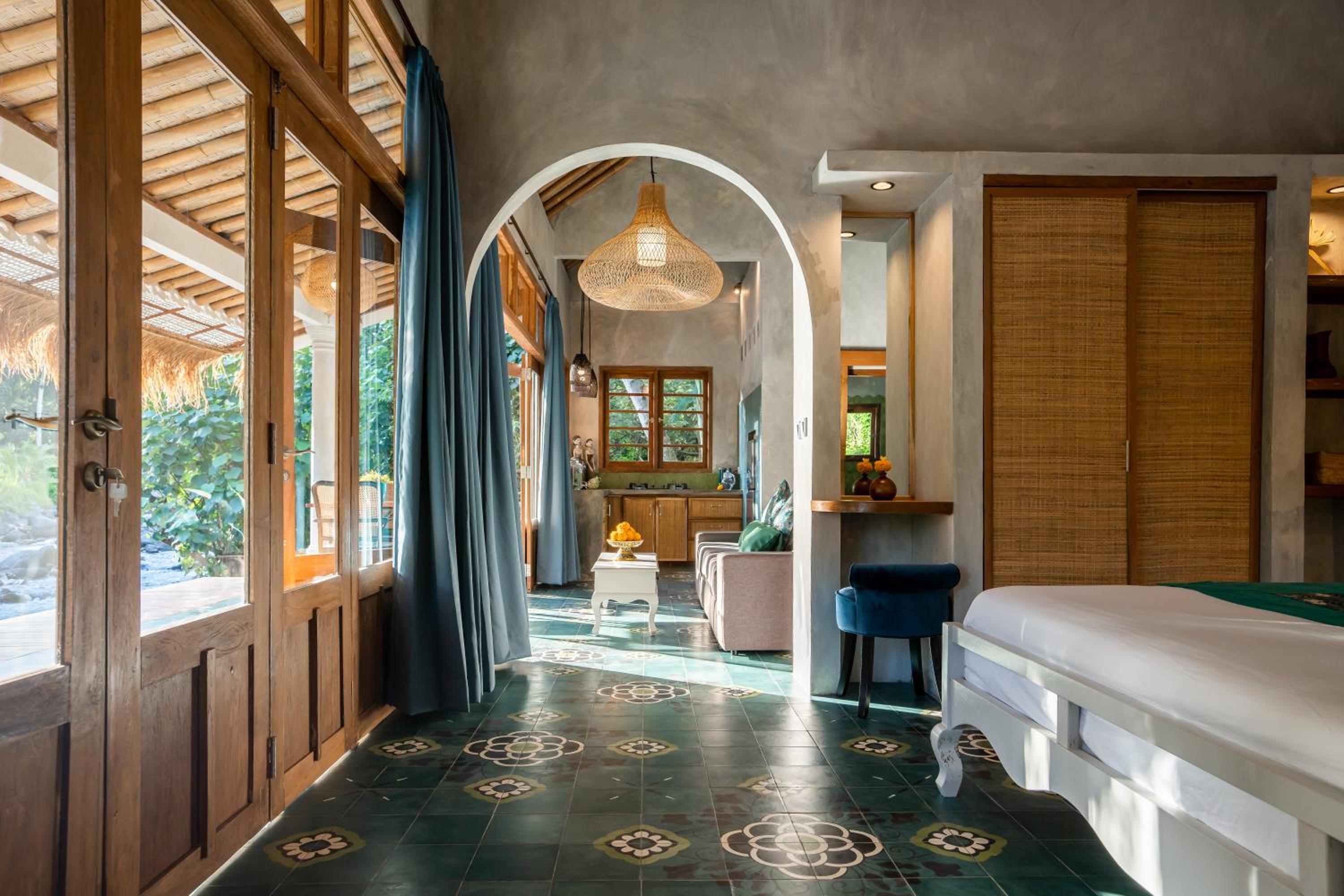 Villa with Private Pool - Photo 17