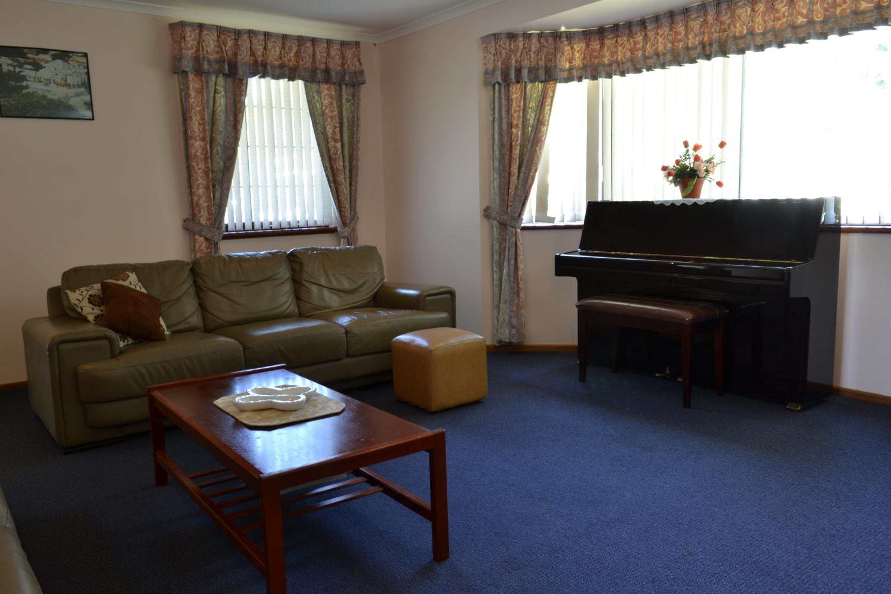 Four-Bedroom House photo 2