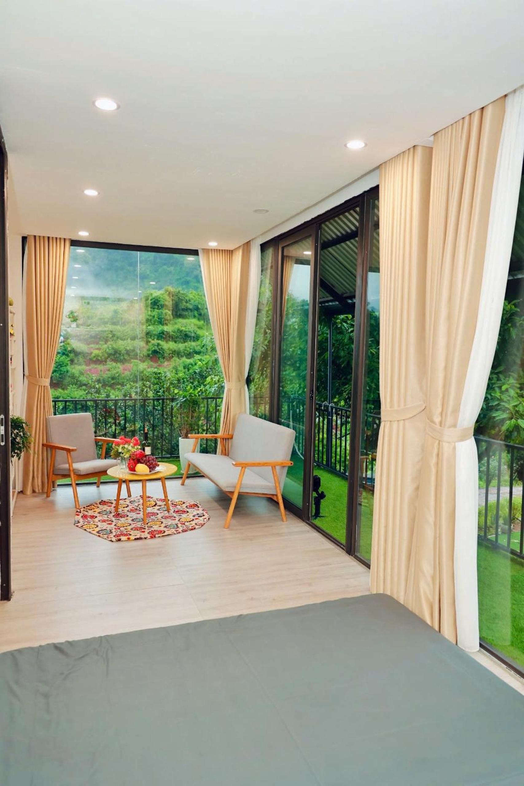 Two-Bedroom Apartment with Balcony and Terrace photo 3