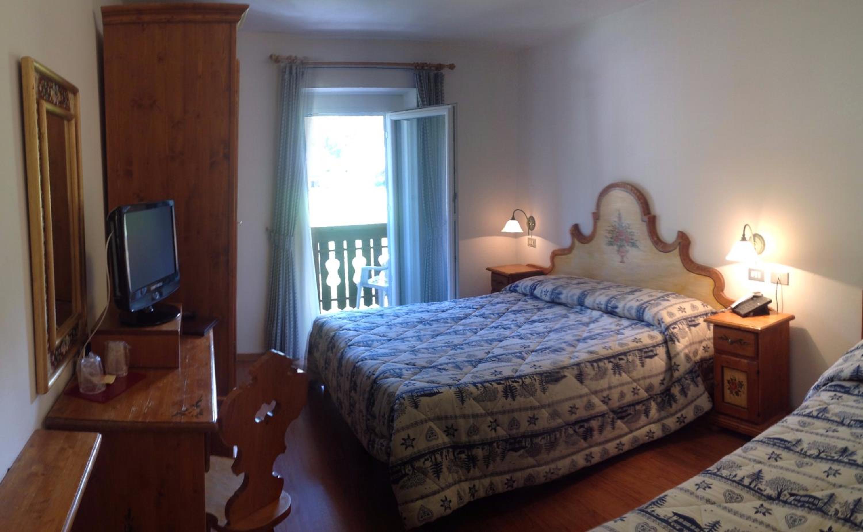 Double or Twin Room with Extra Bed - Photo 4
