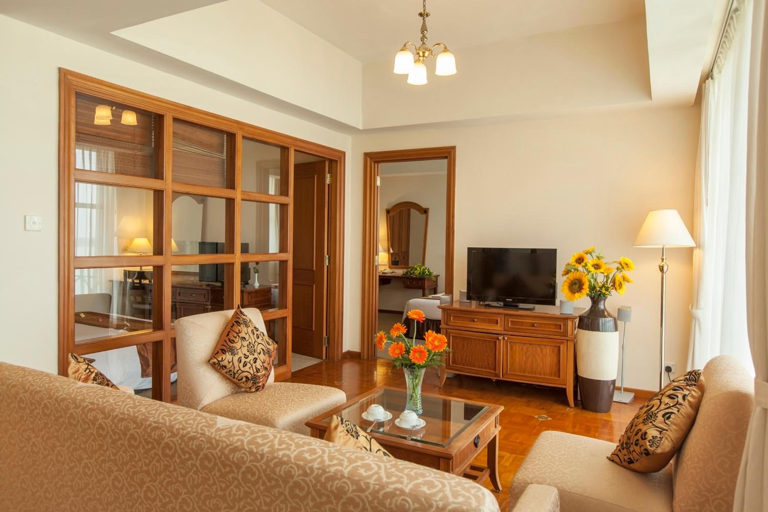  Three-Bedrooms Premium - Photo 2