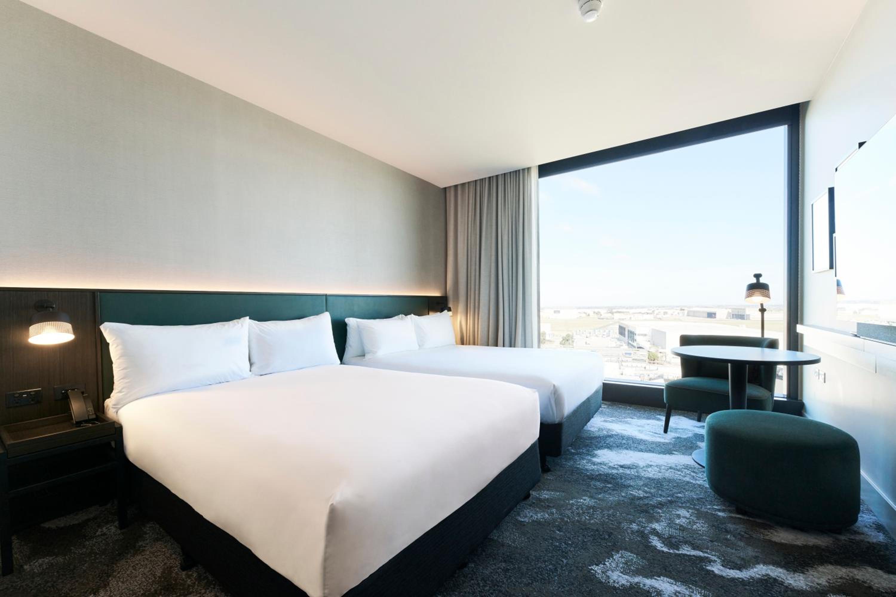 Deluxe Double Room with Two Double Beds thumbnail 5