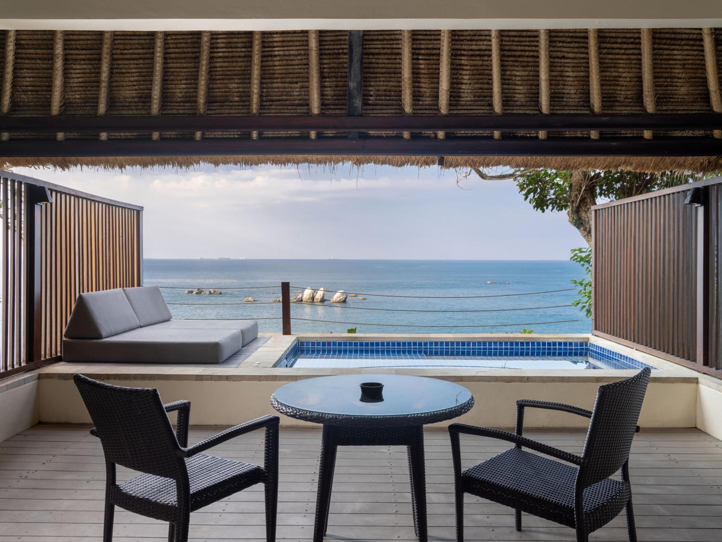 Rainforest Oceanfront Villa - Photo 2