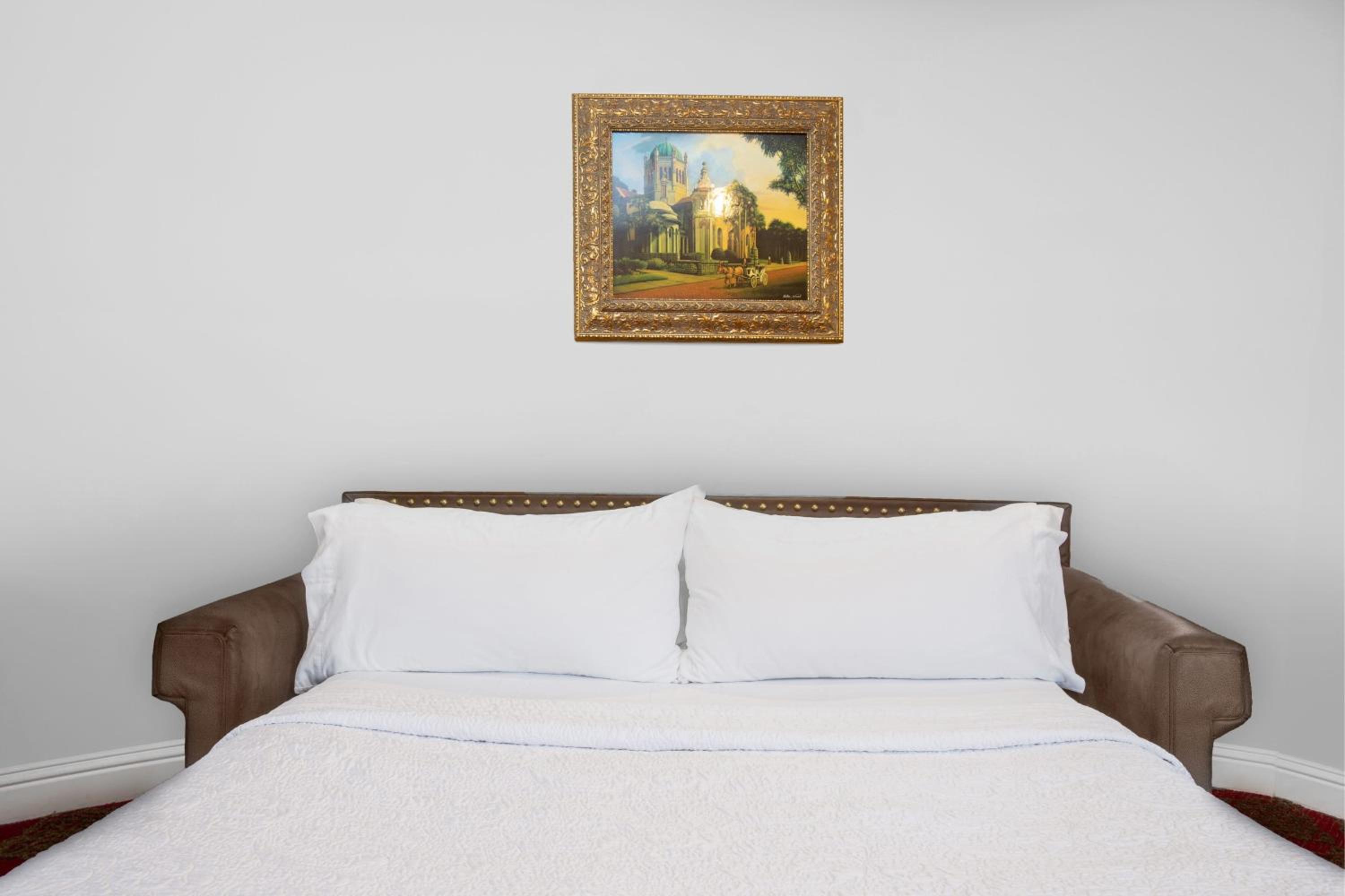 Premium King Room - Photo 4