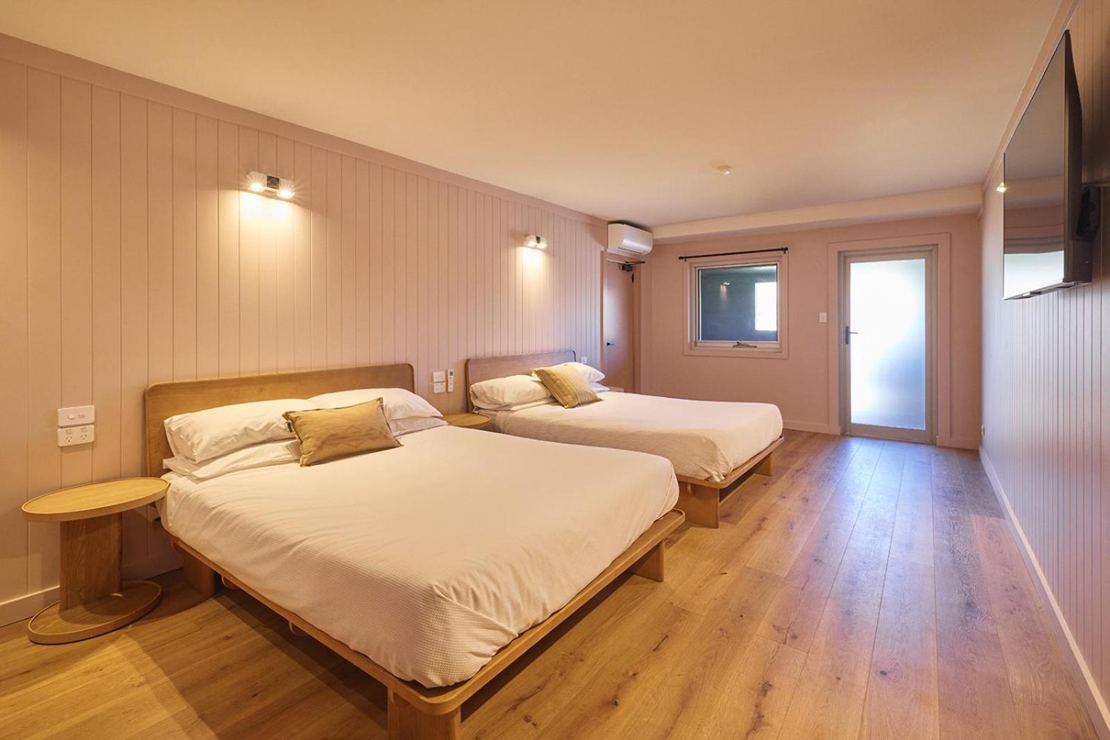 Deluxe Queen Room with Two Queen Beds photo 1