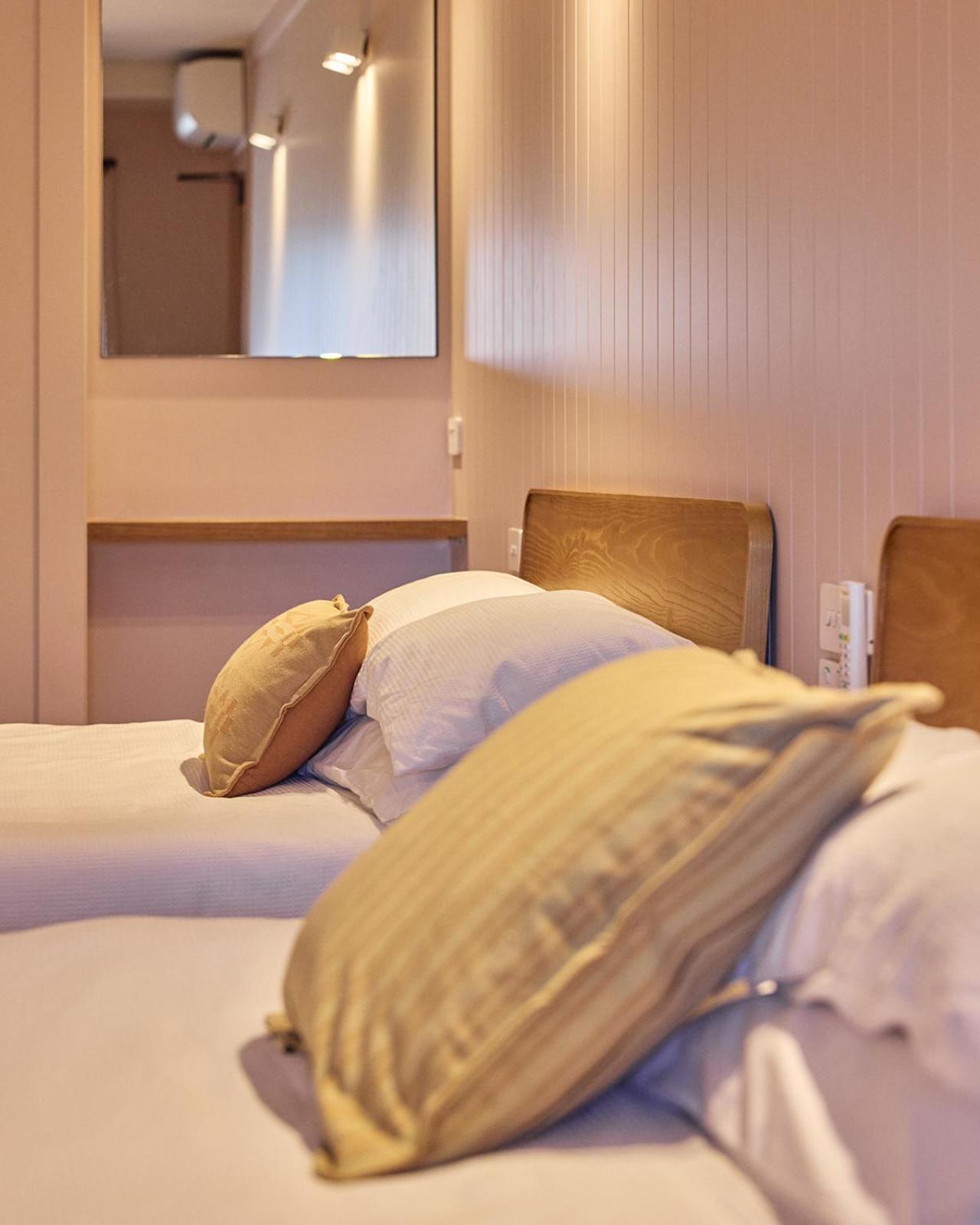 Deluxe Queen Room with Two Queen Beds photo 2