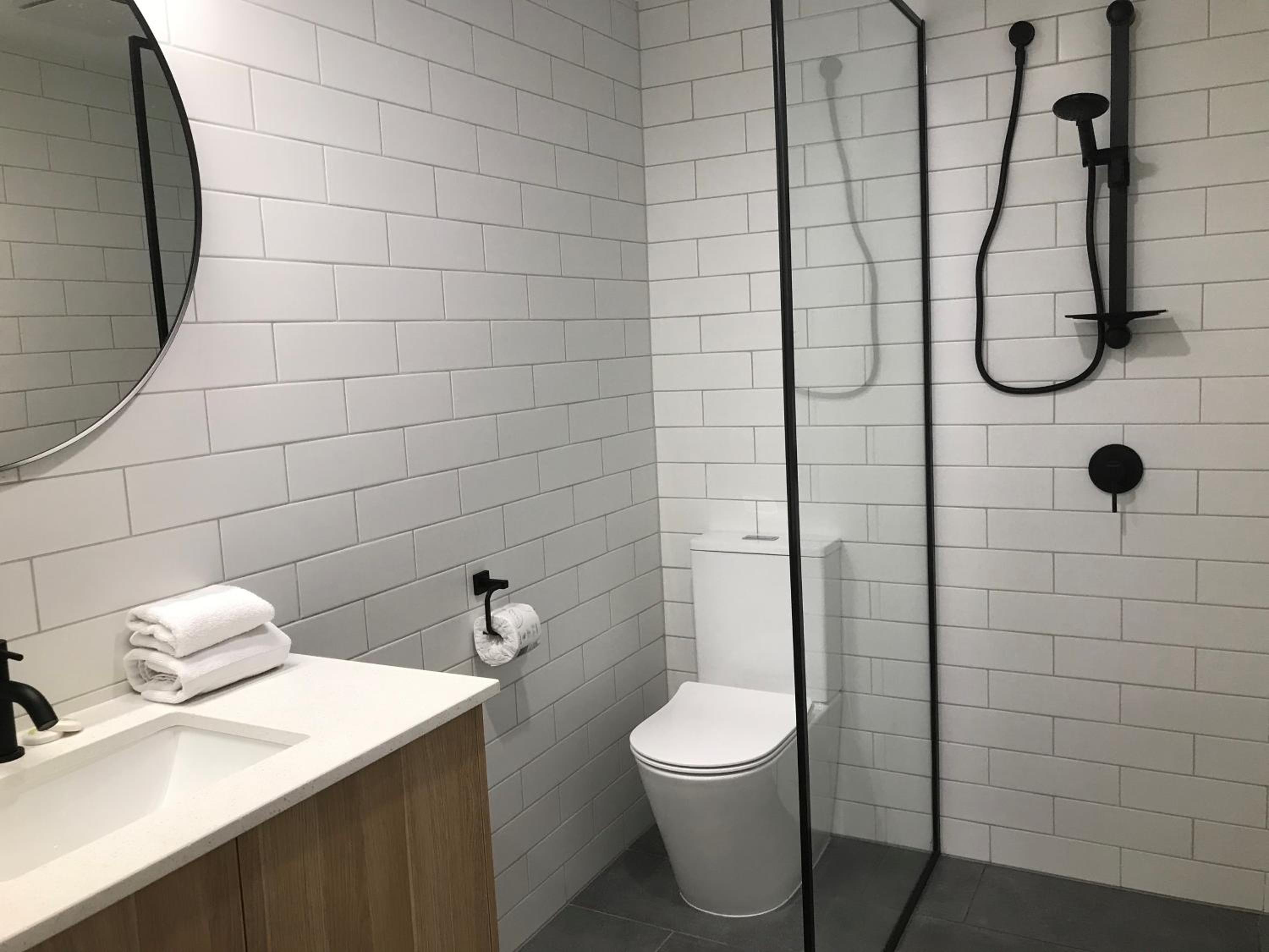 Superior King Room - Non Pet Friendly - Photo 4