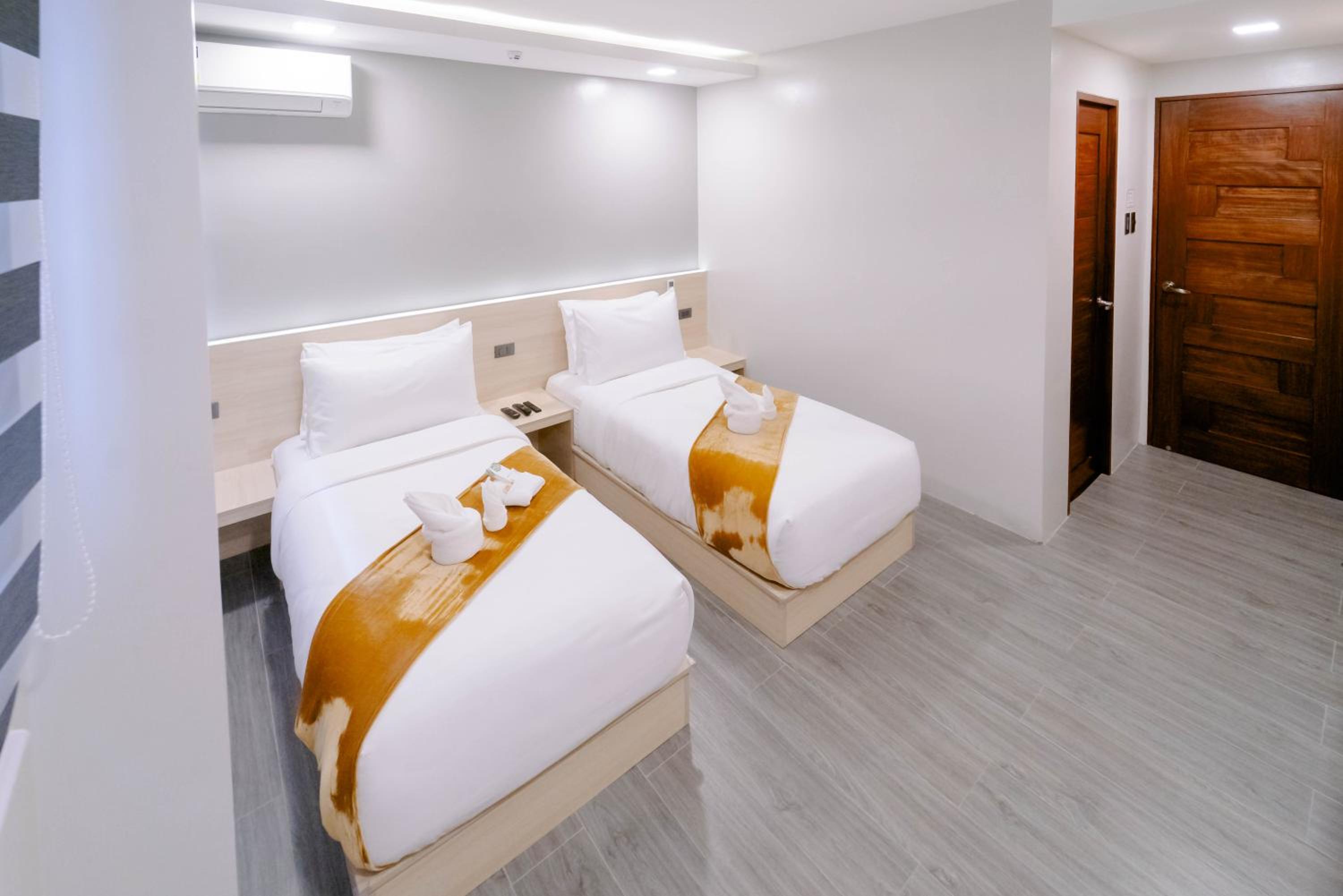 Twin Room - Photo 2