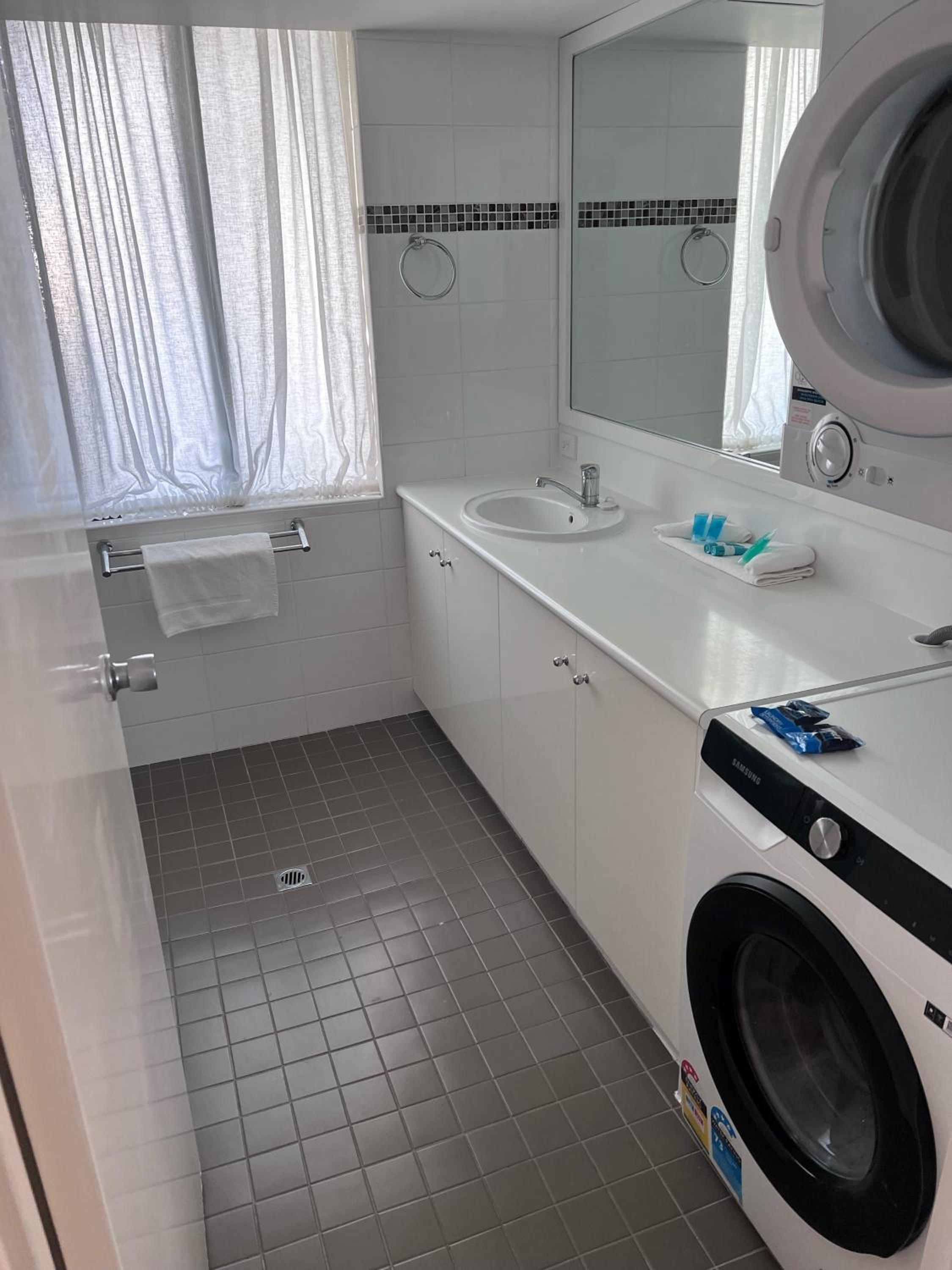 Two Bedroom Apartment - Photo 10