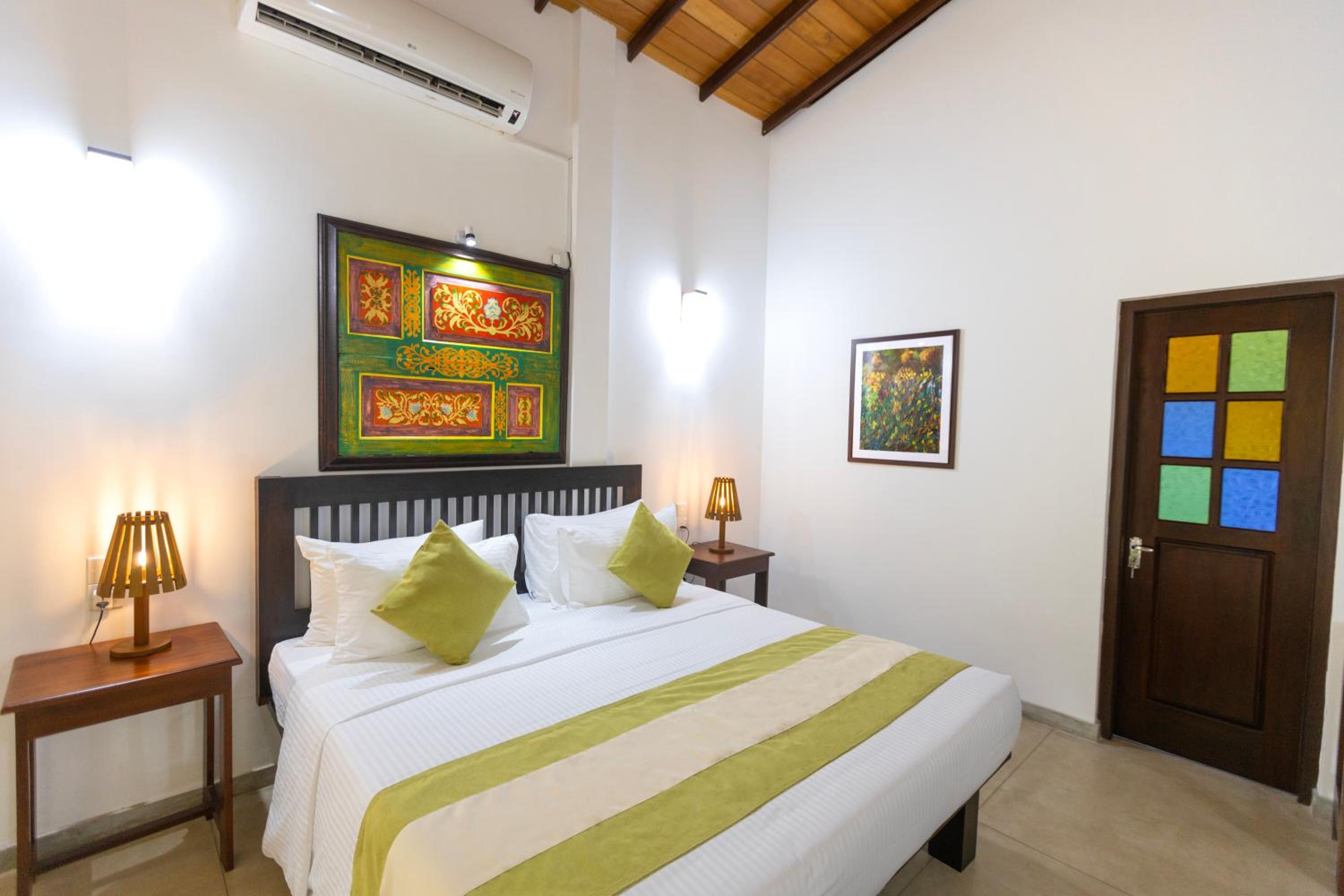 Deluxe Double Room with Balcony photo 2