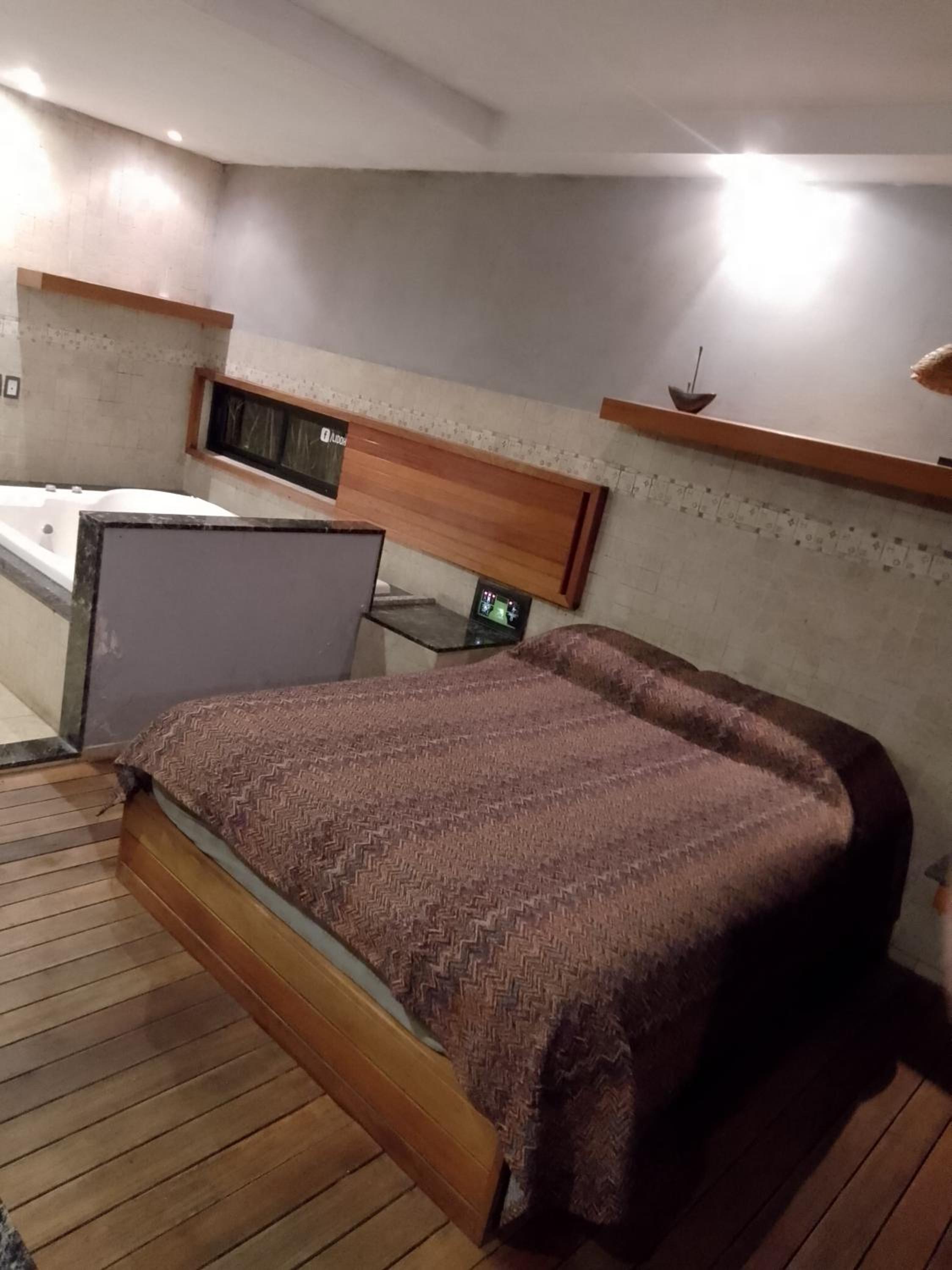 Deluxe Suite with Spa Bath photo 2