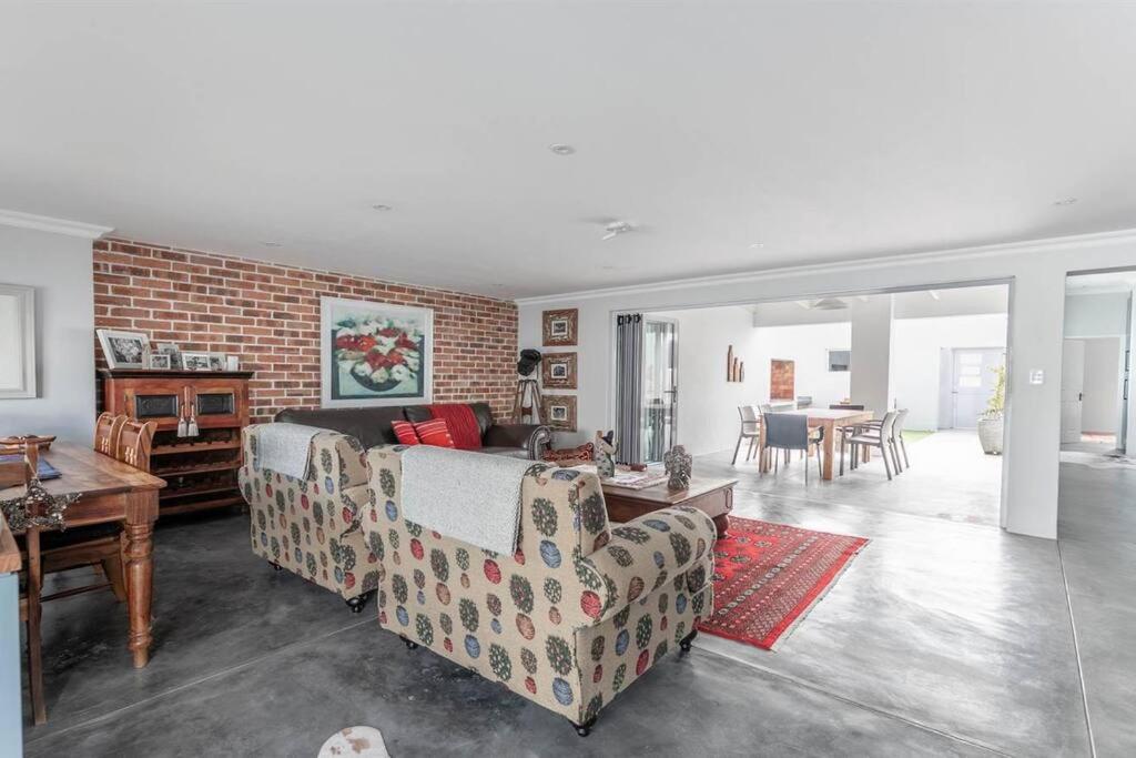 Three-Bedroom House photo 1