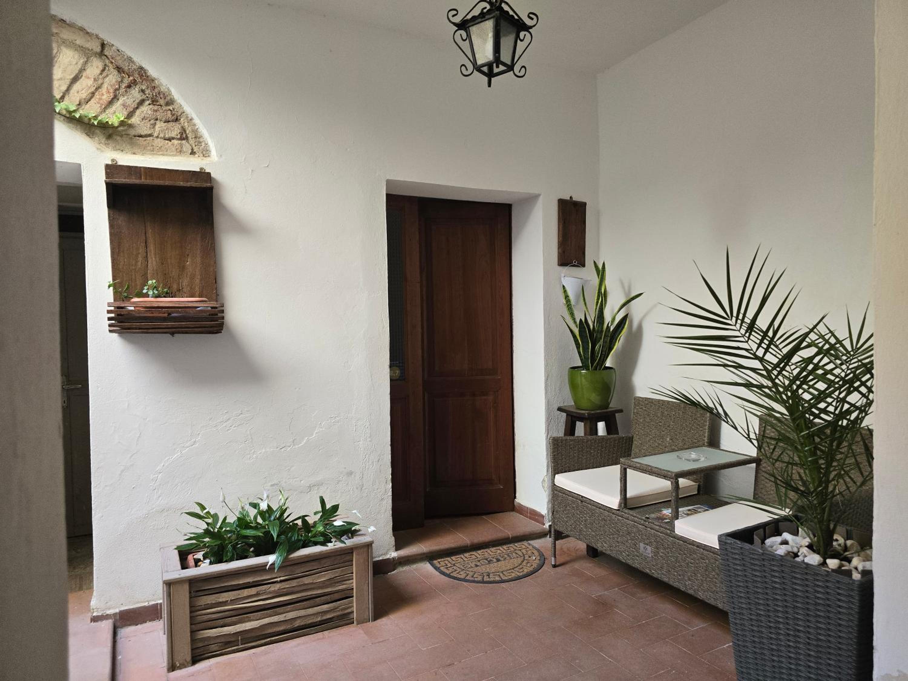 One-Bedroom Apartment - Photo 1