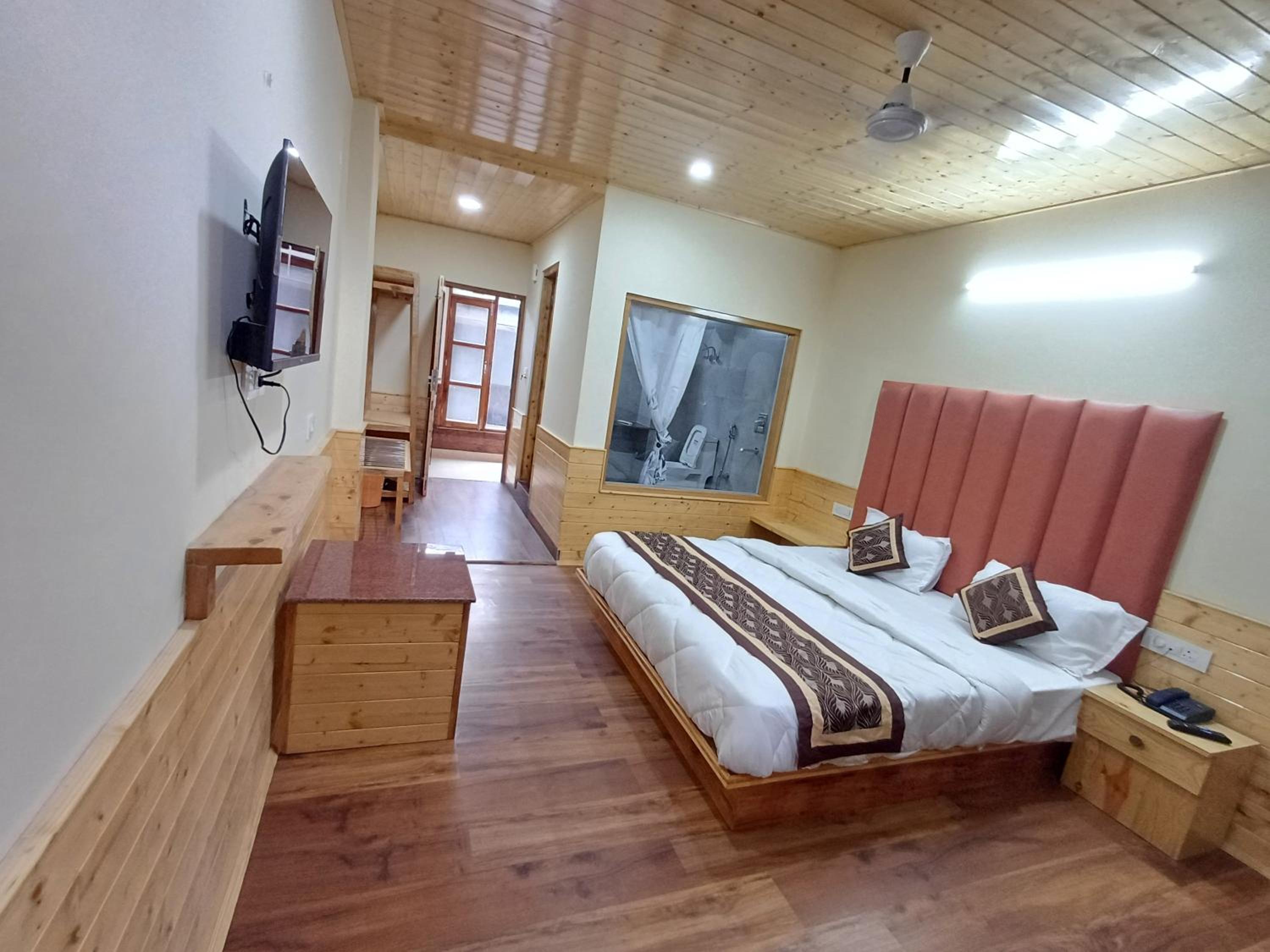 Deluxe Double Room With Balcony