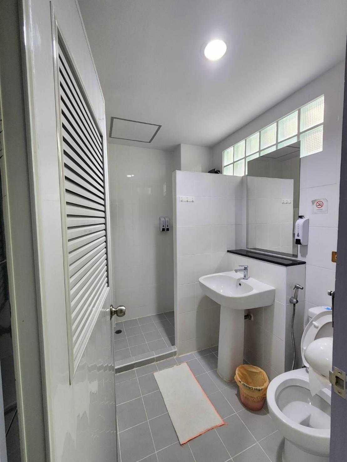 Standard Triple Room without a Window photo 3