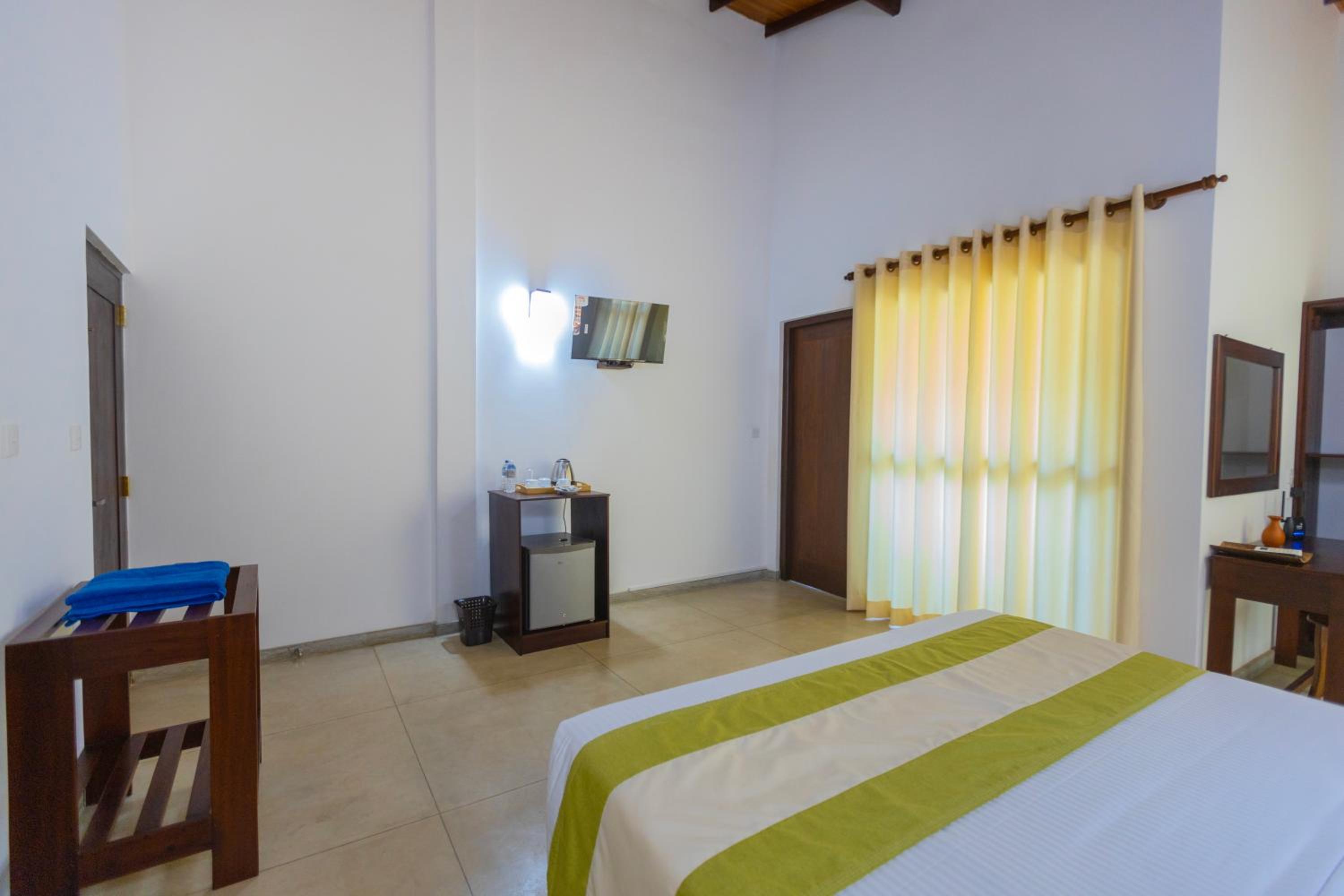 Deluxe Double Room with Balcony photo 3