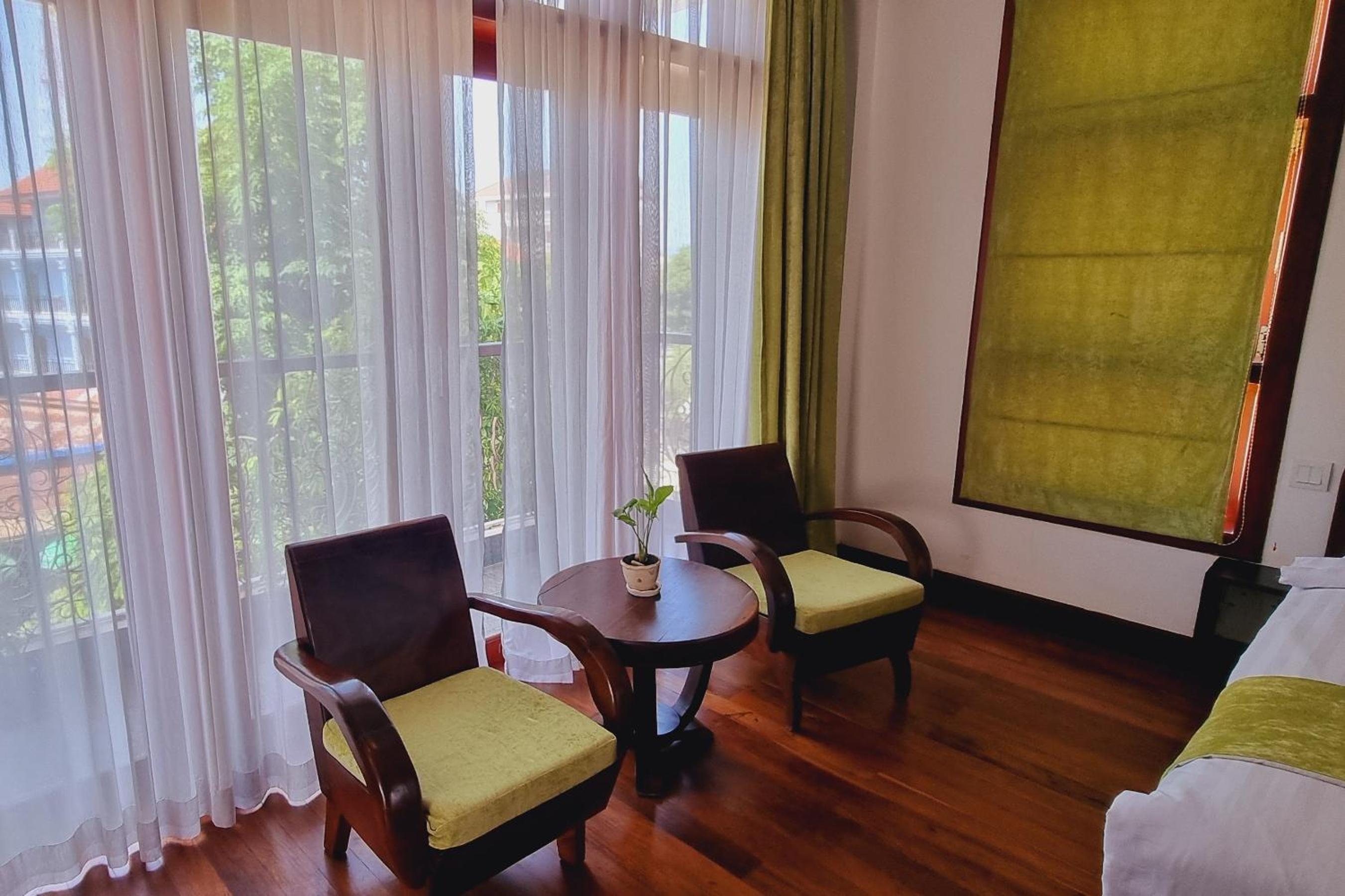 Presidential Suite with Pool View