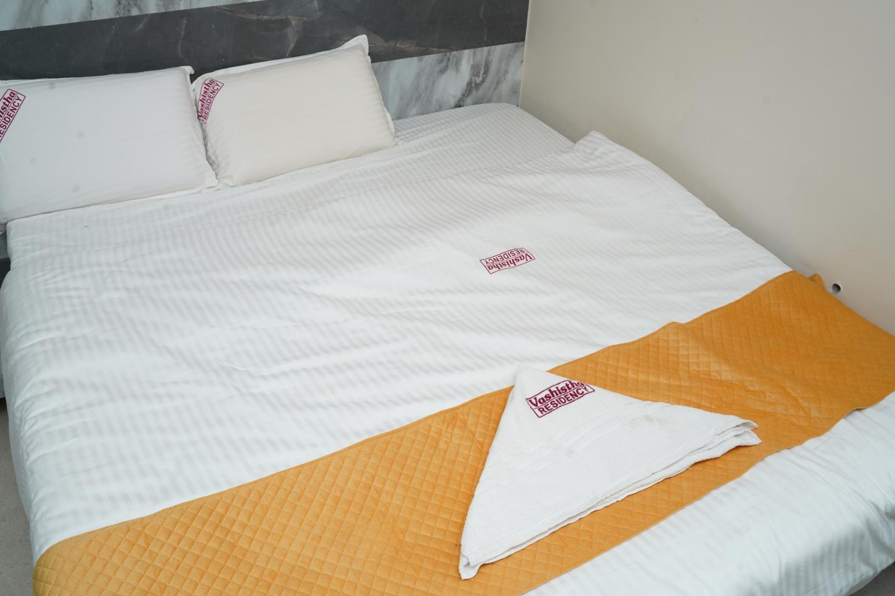 Deluxe Double Room (2 Adults + 1 Child)