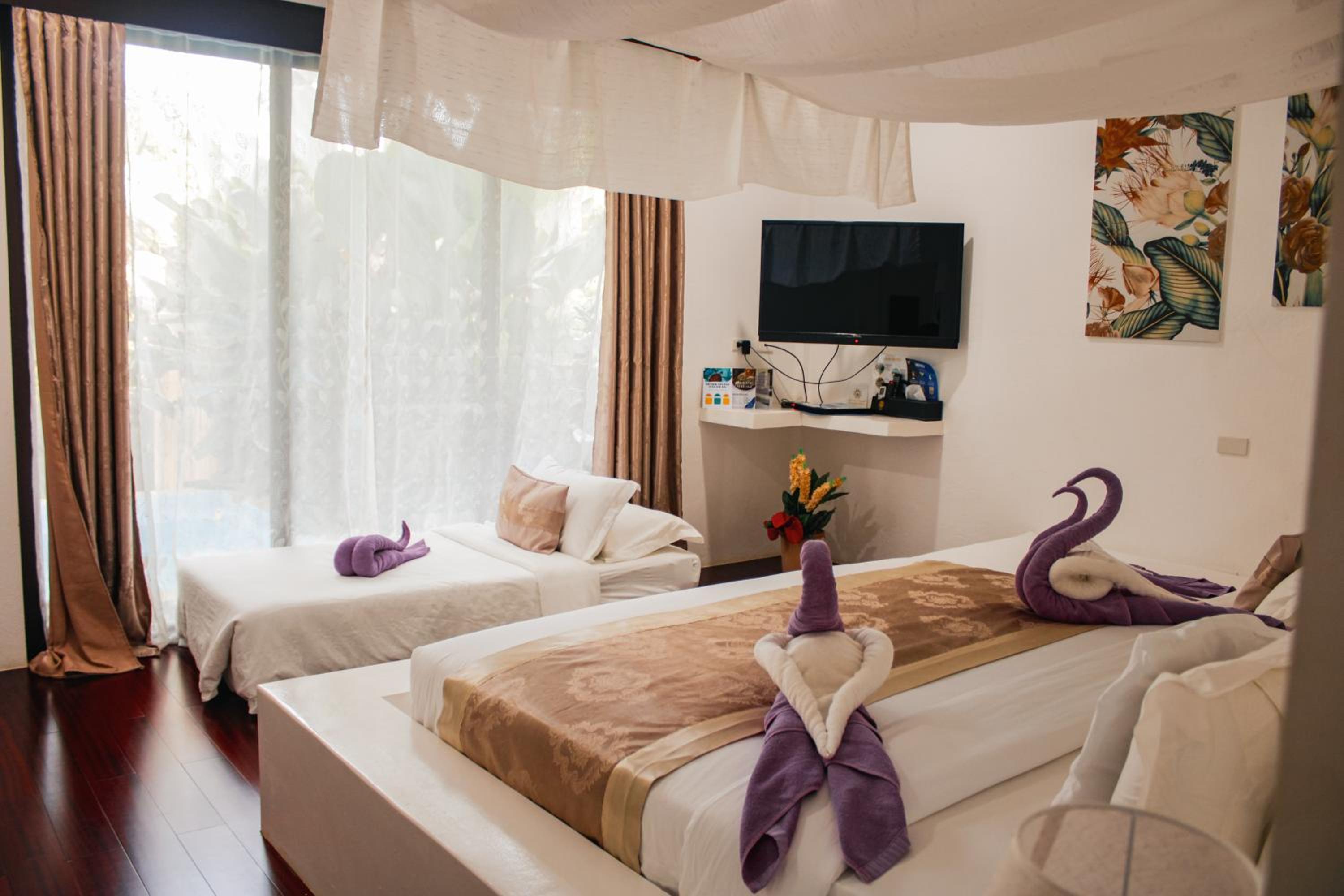 Two-Bedroom Villa - Photo 9