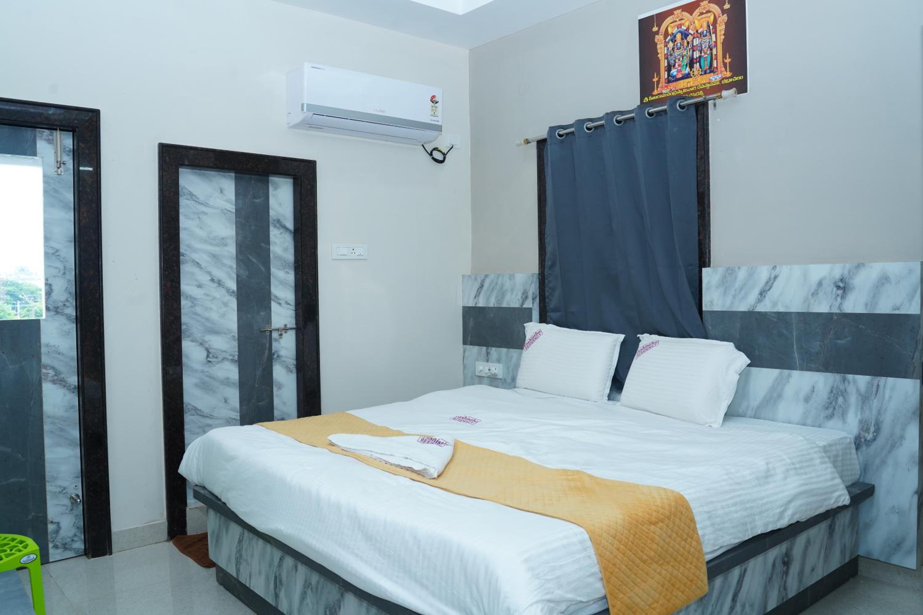 Double Room With Balcony (2 Adults + 1 Child)