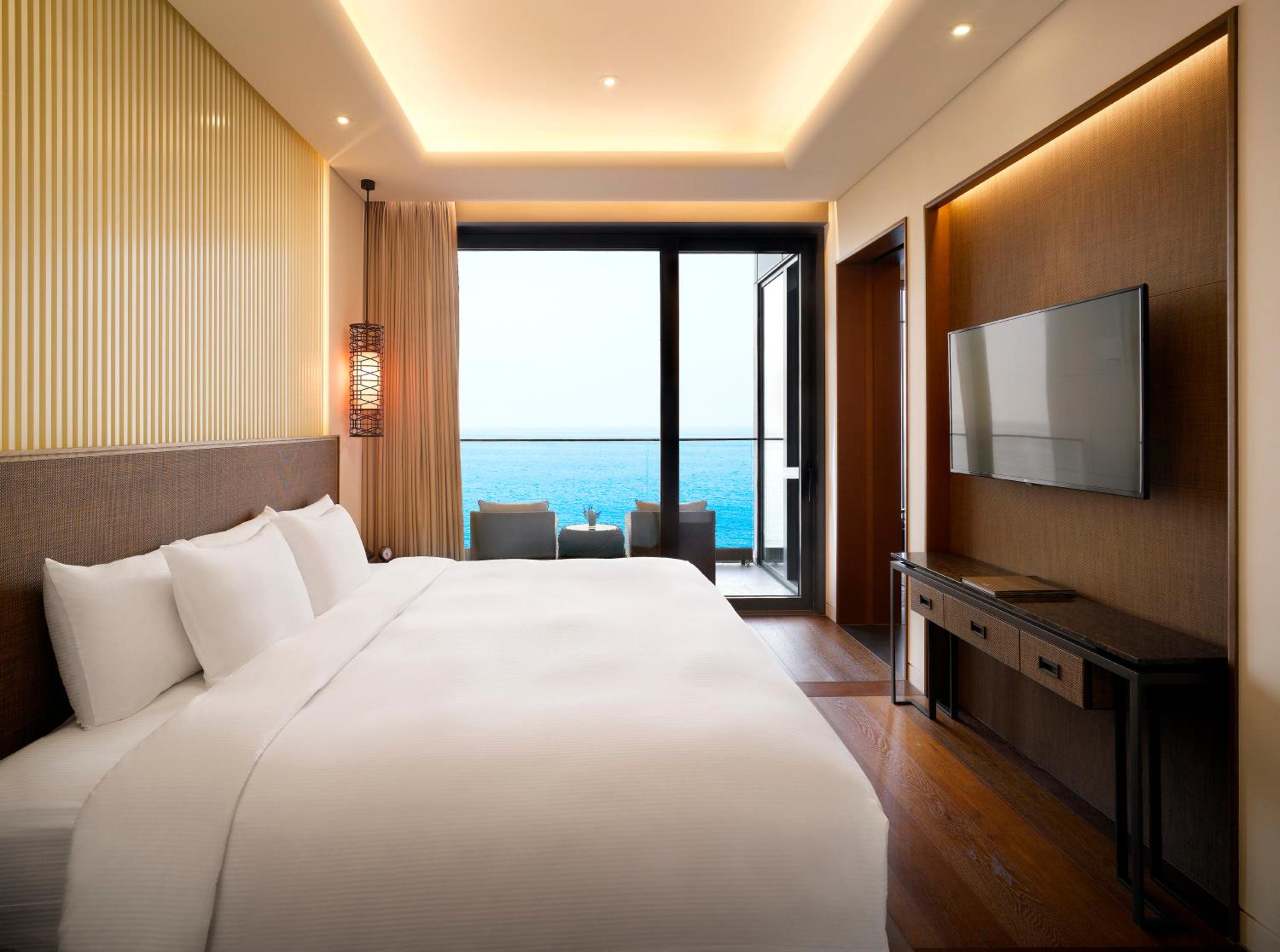 Executive Family King Room With Ocean View