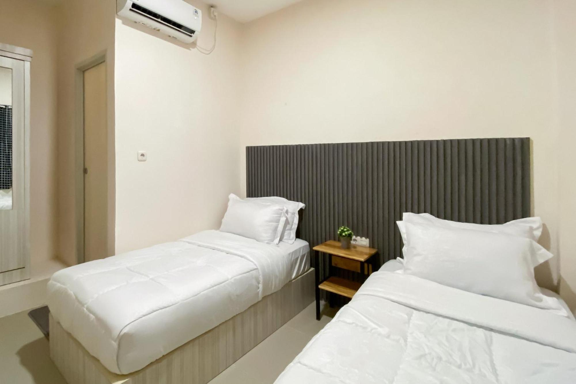 Standard Twin Room - Photo 1