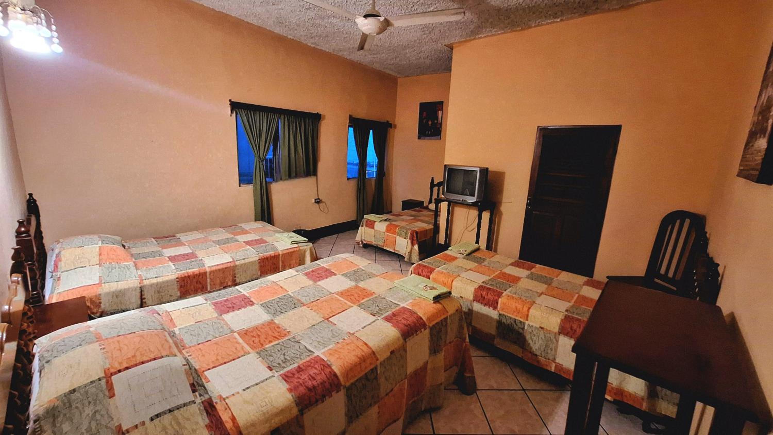 Economy Quadruple Room photo 2