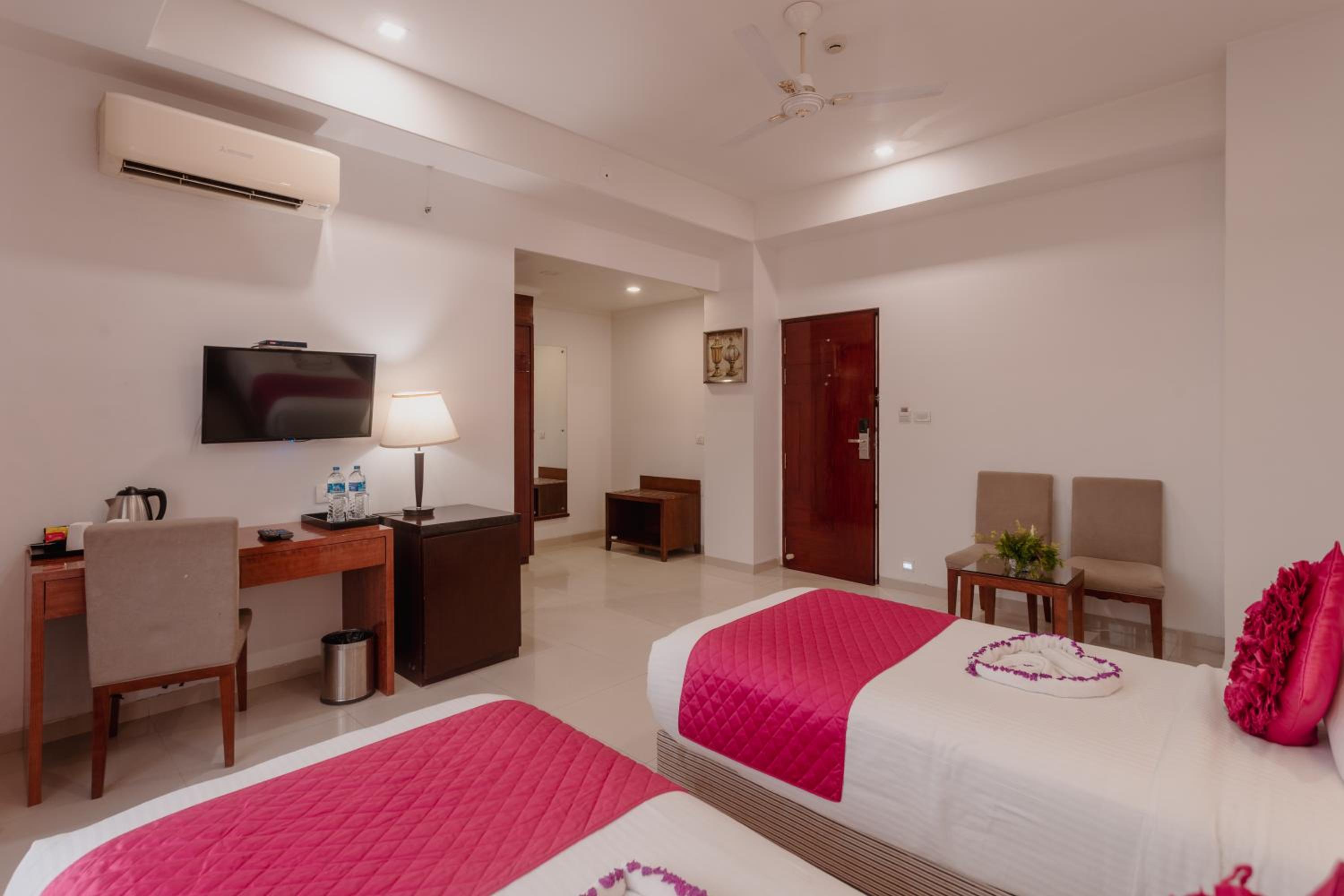 Deluxe Room - Photo 1