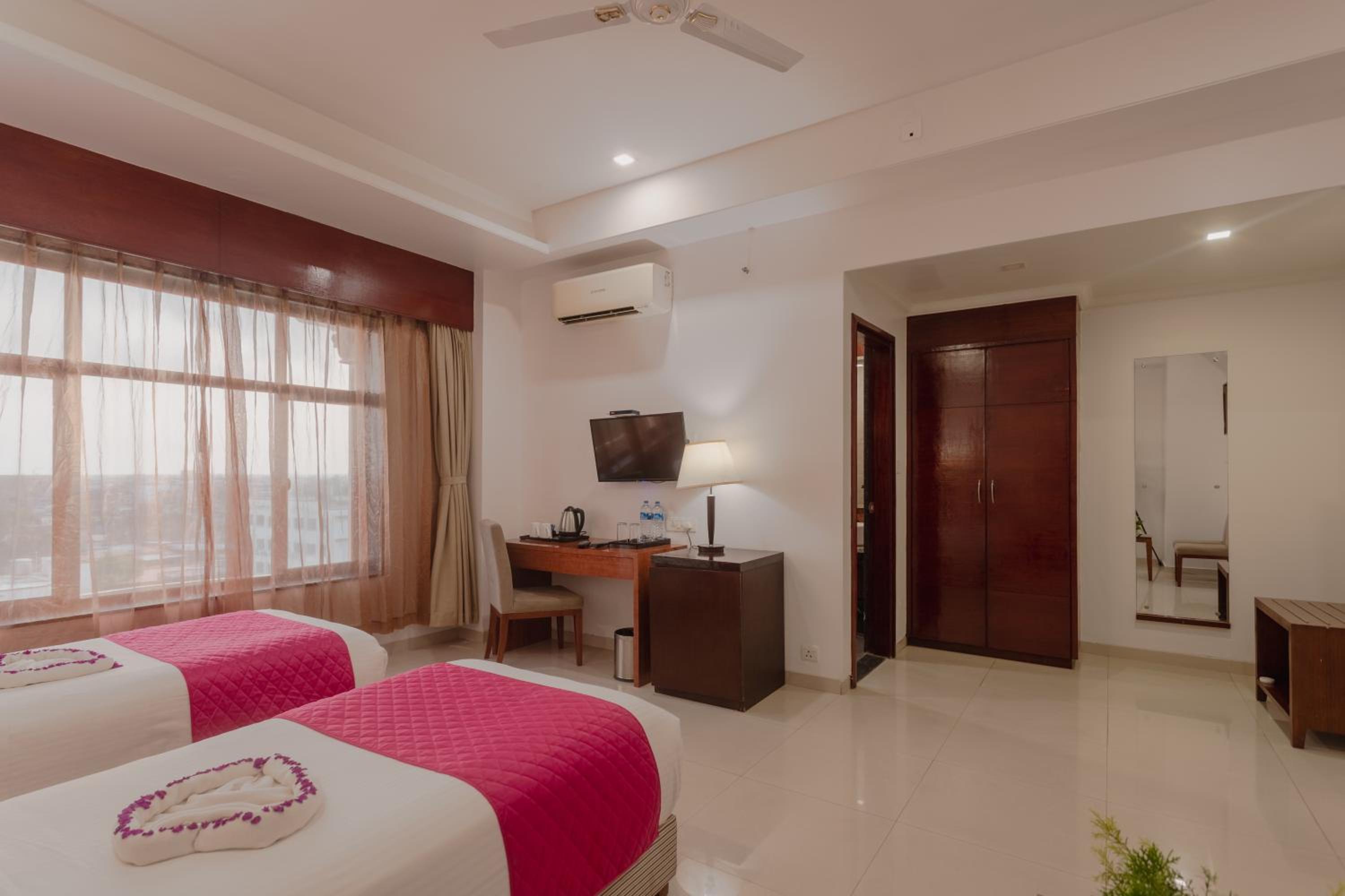 Deluxe Room - Photo 2
