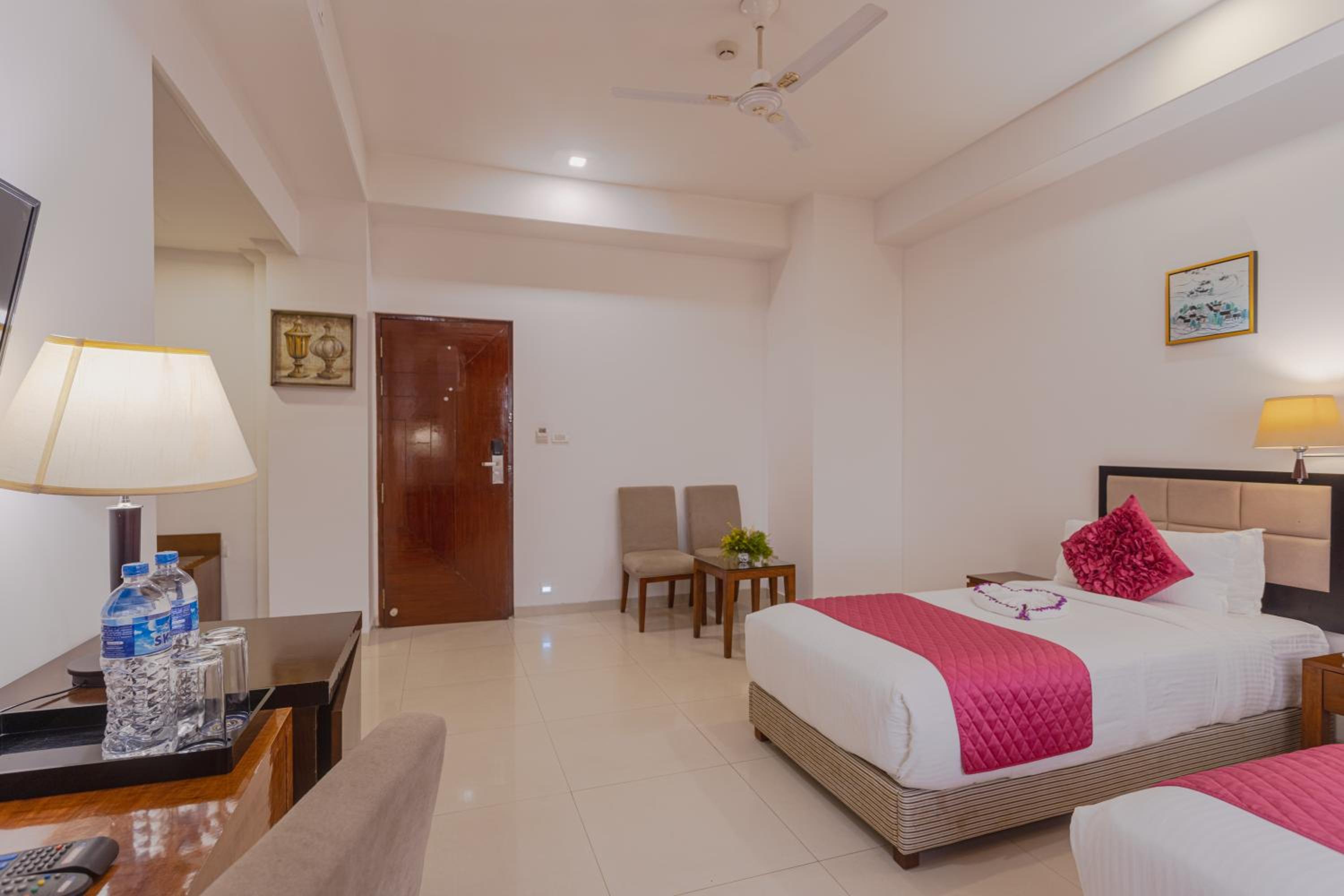 Deluxe Room - Photo 4