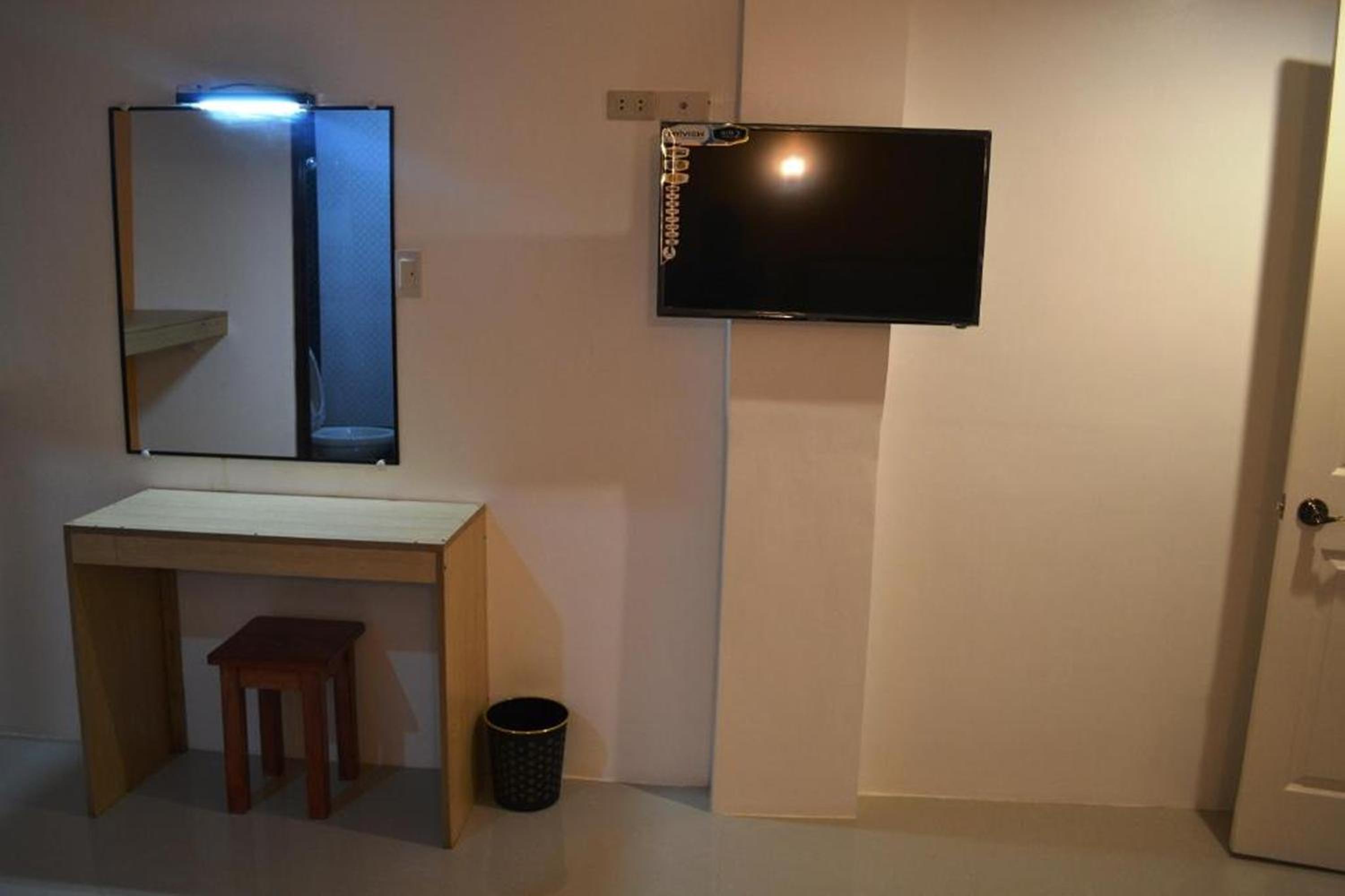 Family Room - Photo 3