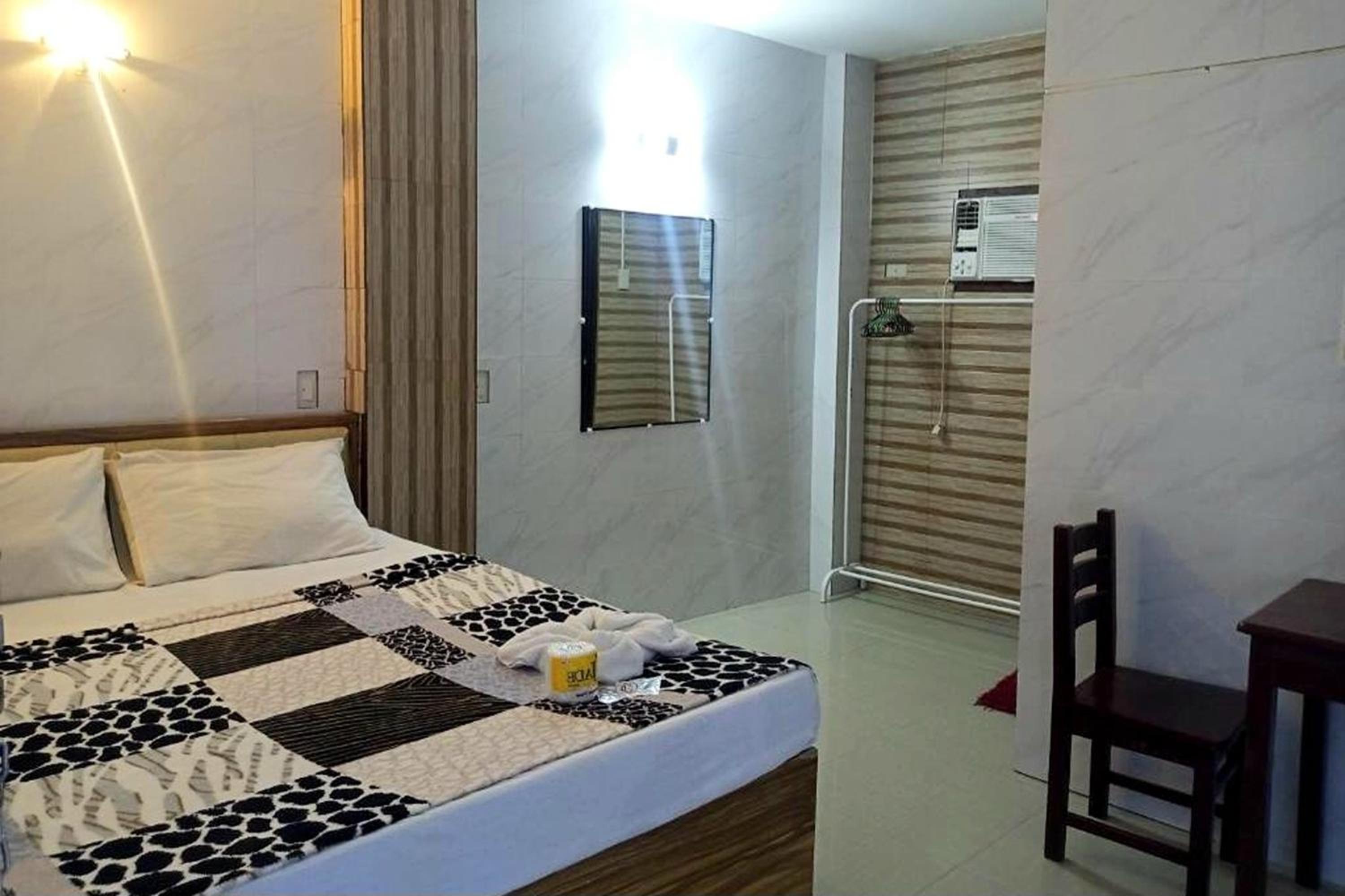 Standard Queen Room - Photo 1
