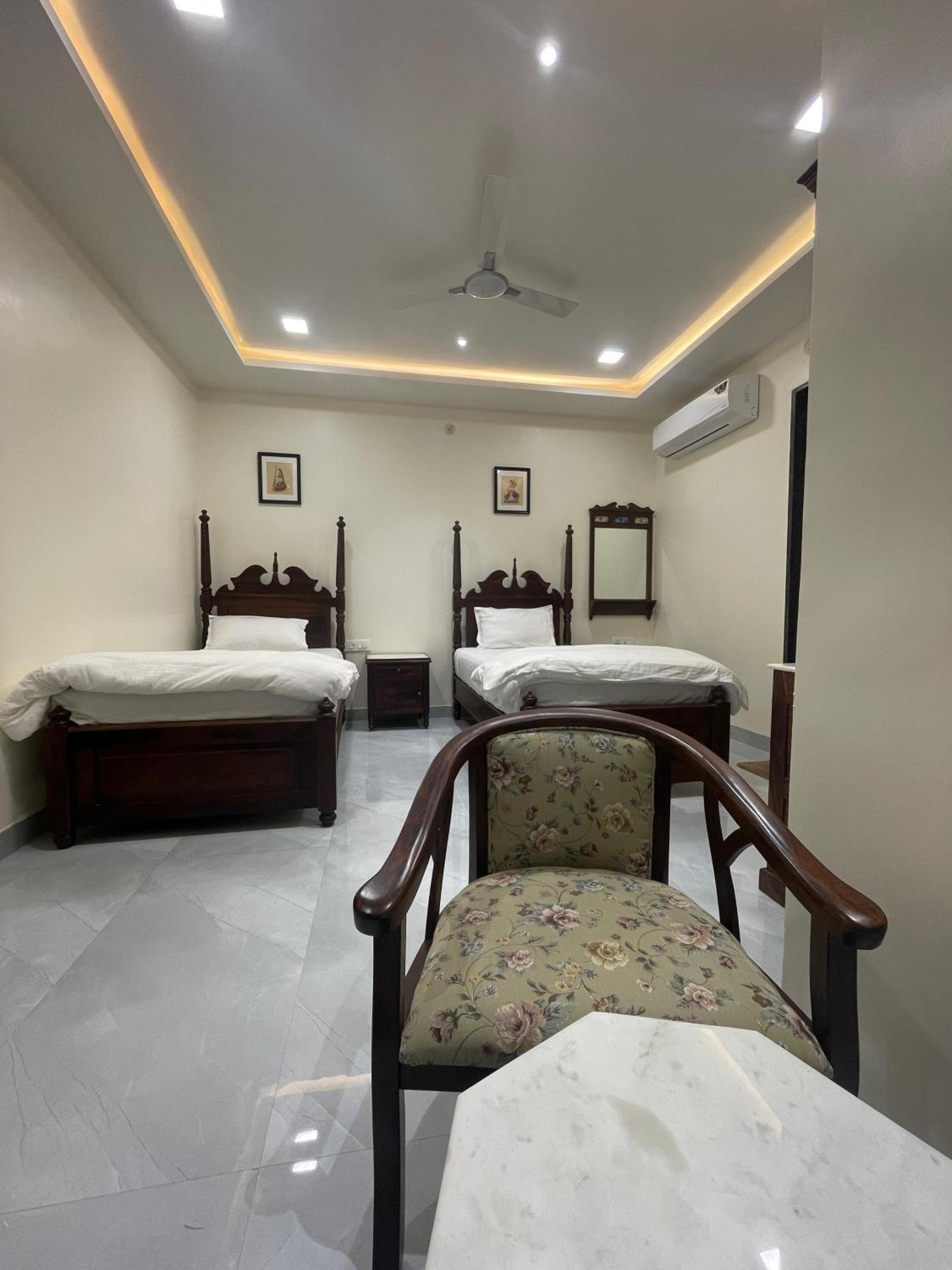 Deluxe Twin Room photo 2