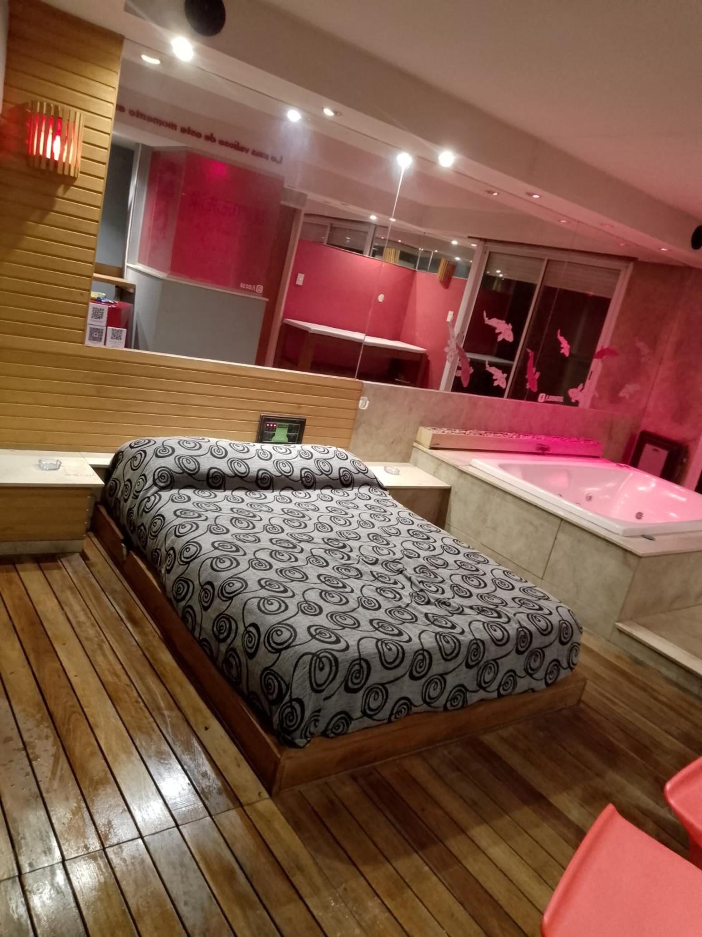 Deluxe Suite with Spa Bath photo 1