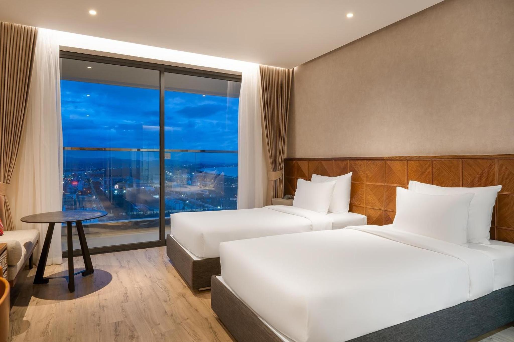 Deluxe Double or Twin Room with City View
