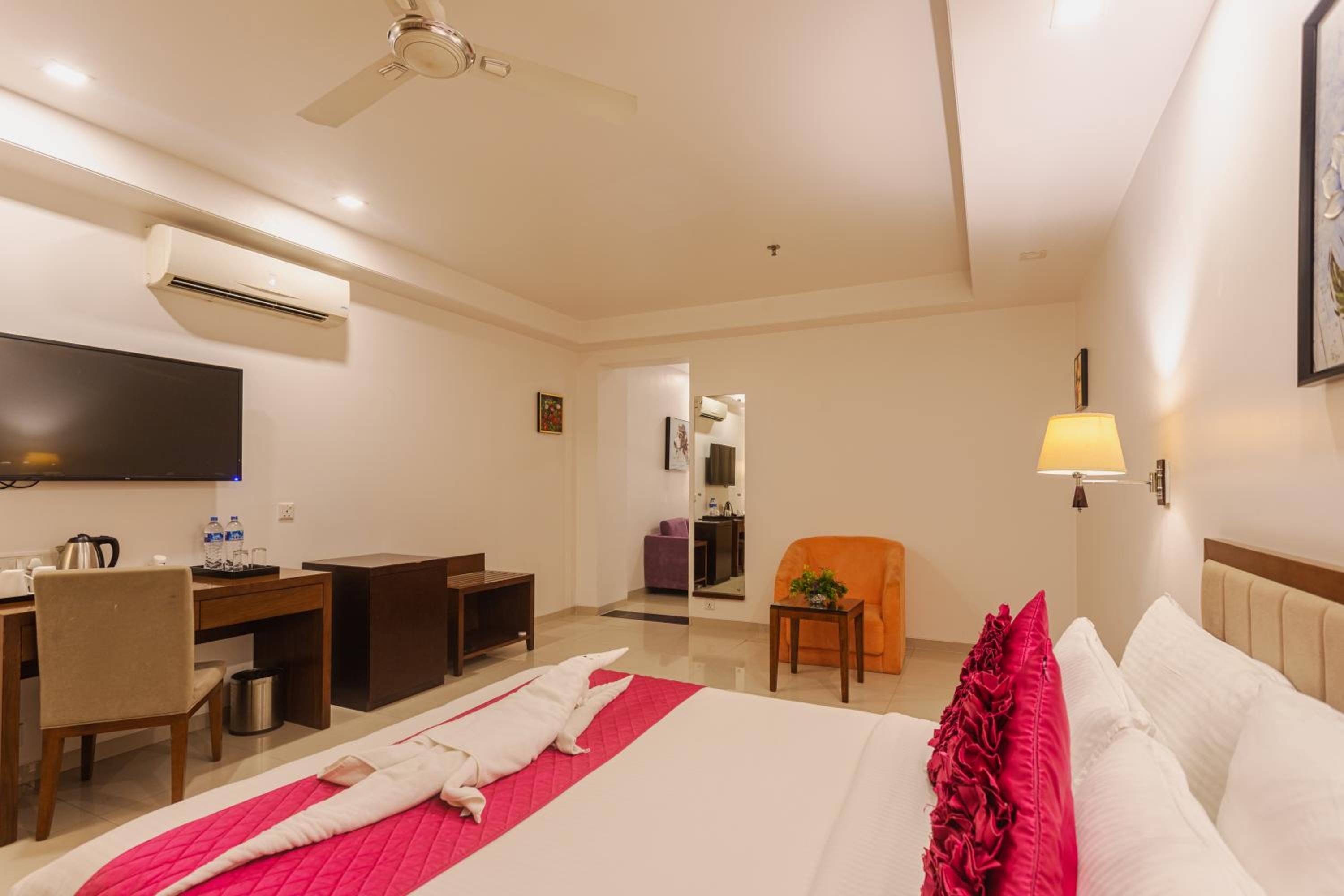 Suite - Photo 3