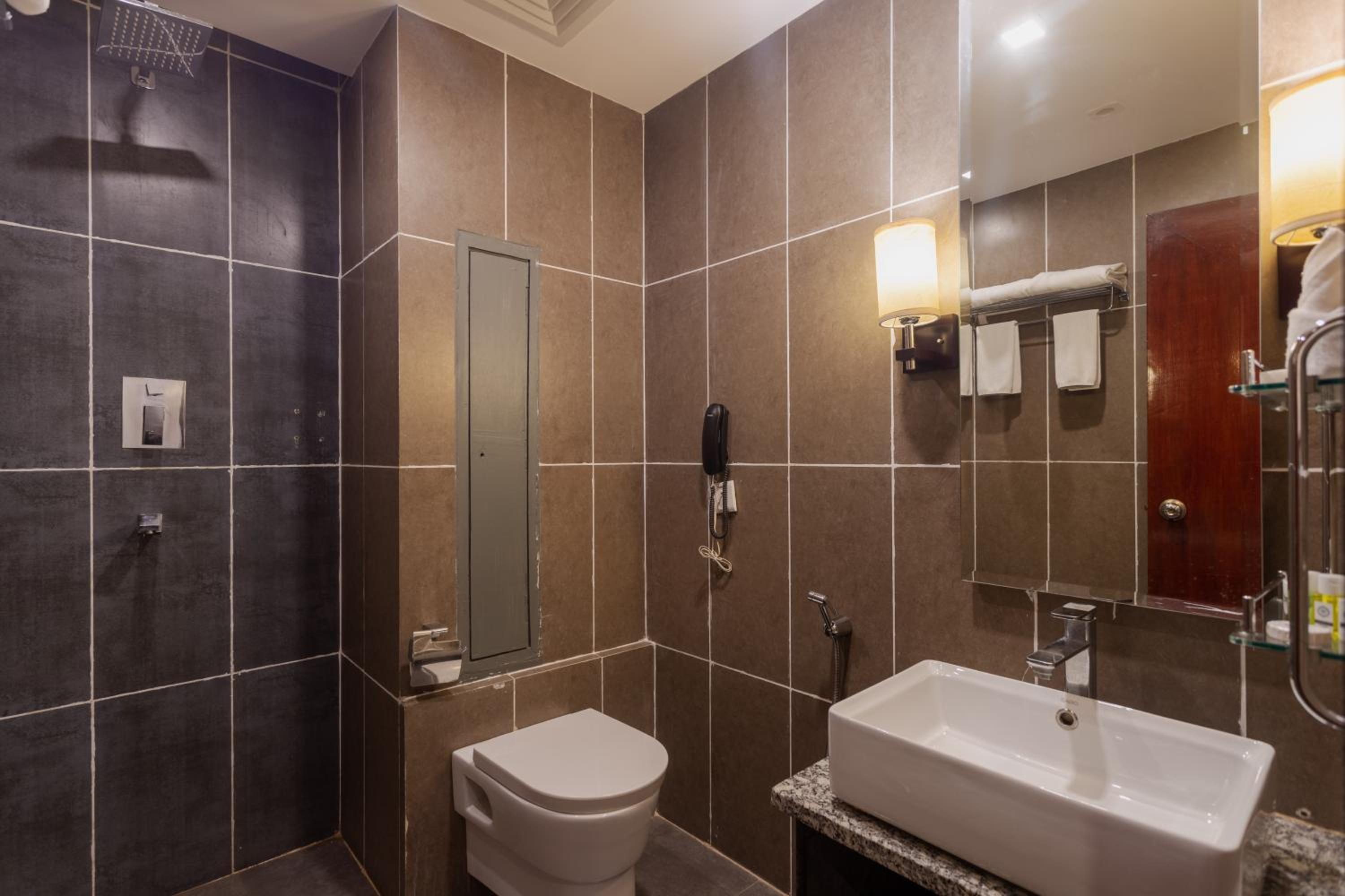 Deluxe Room - Photo 5