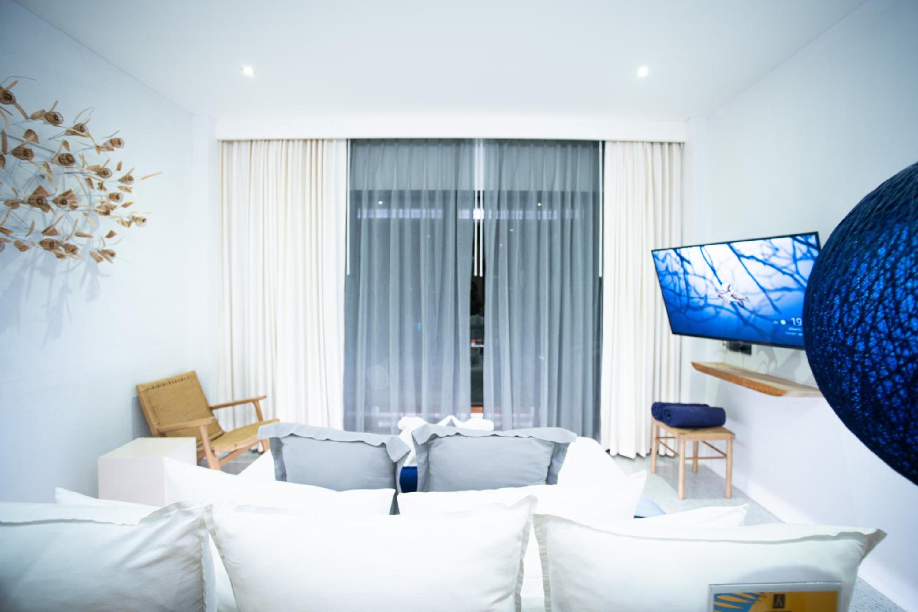 Deluxe Double Room with Balcony photo 3