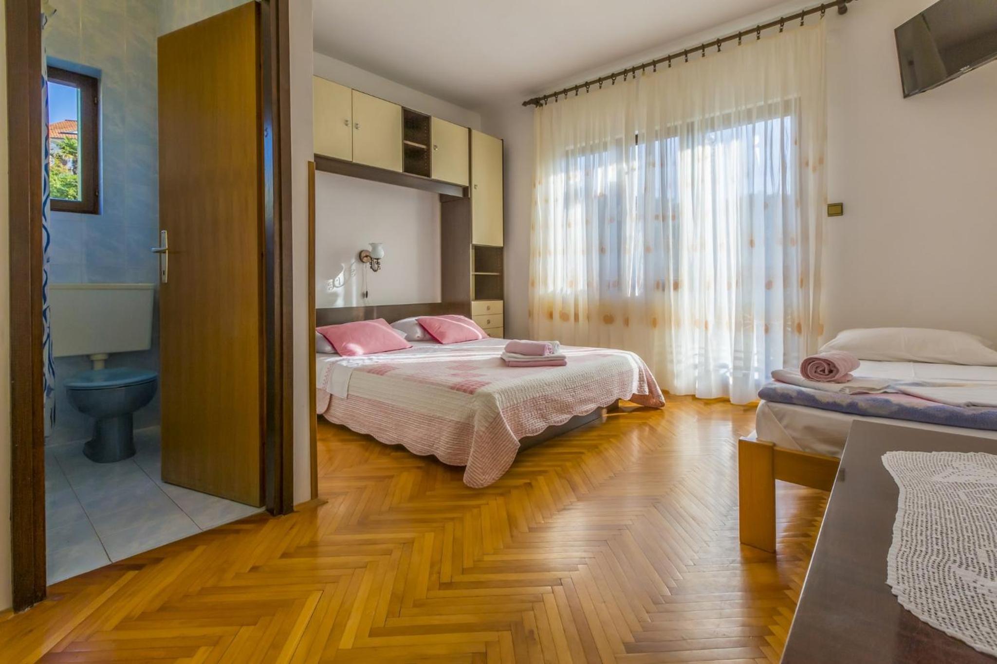 Basic Triple Room